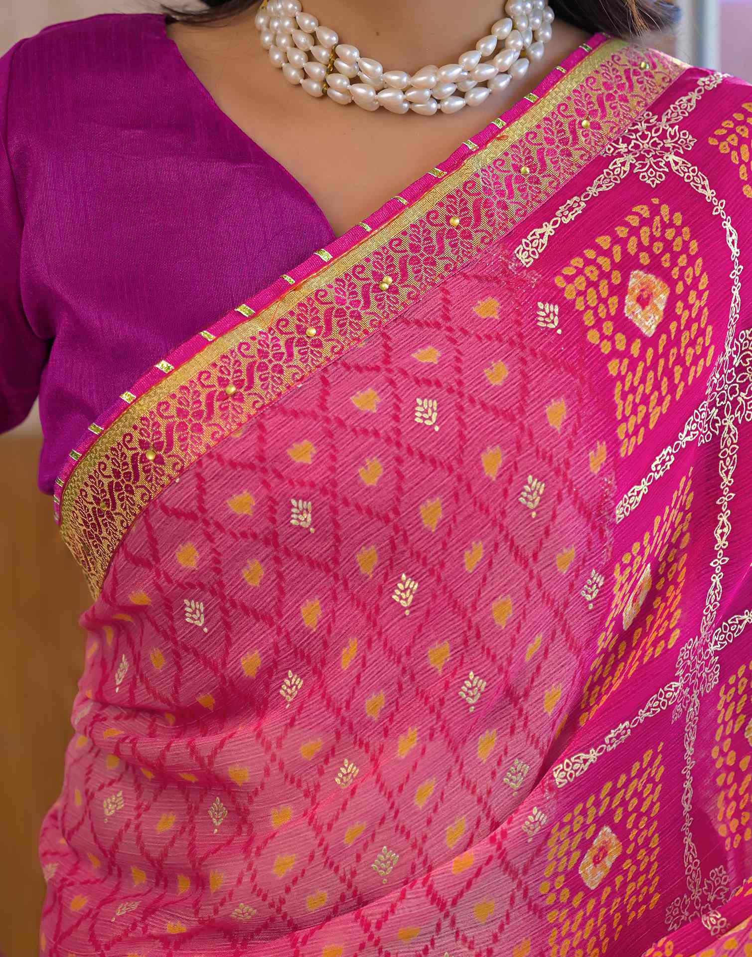 Light Pink Chiffon Foil Printed Bandhani Saree - Image 11