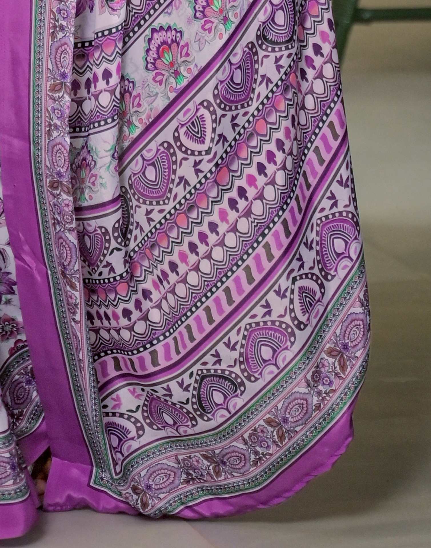 Light Pink Crepe Silk Printed Saree - Image 9