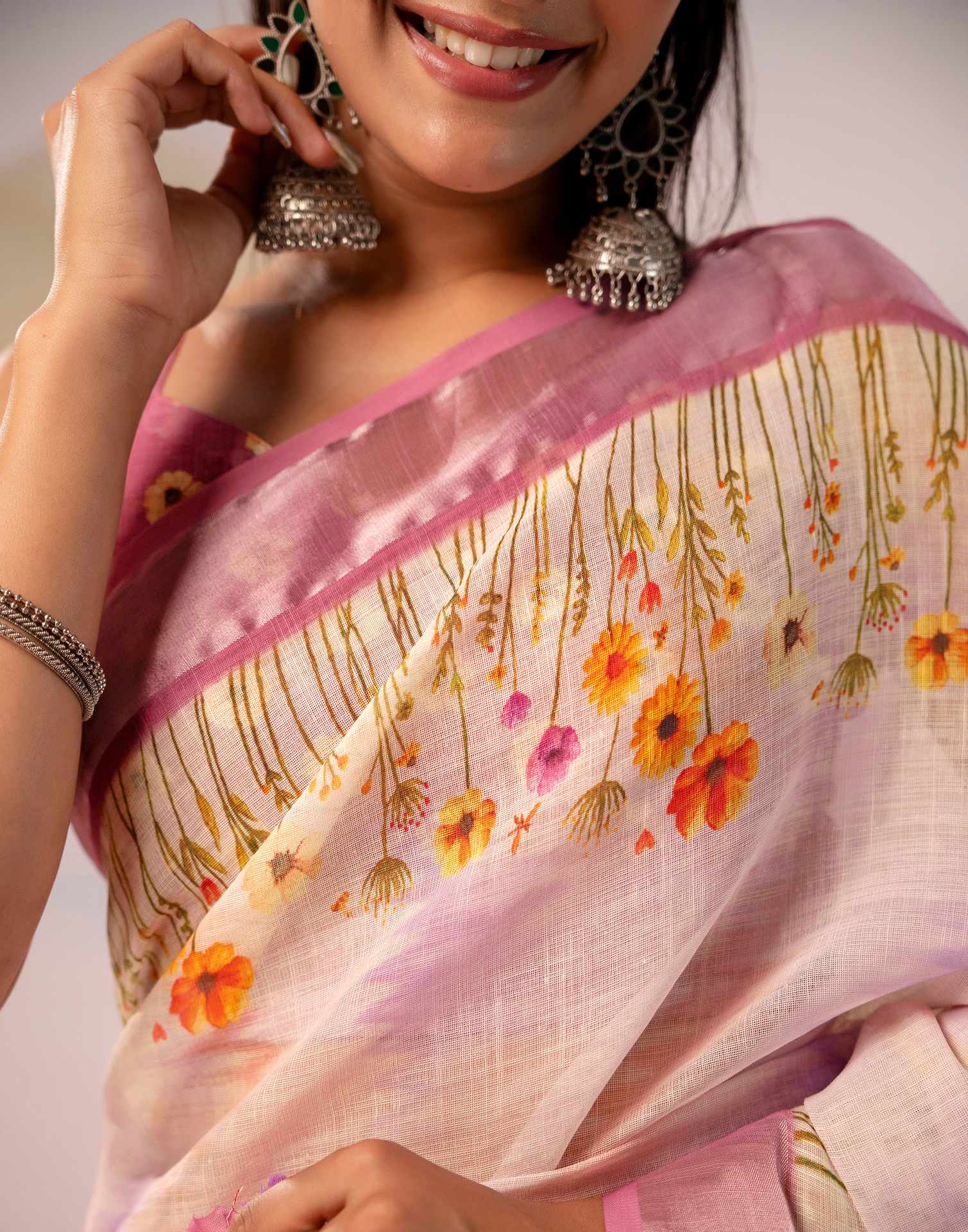Light Pink Linen Printed Zari Border Saree - Image 12