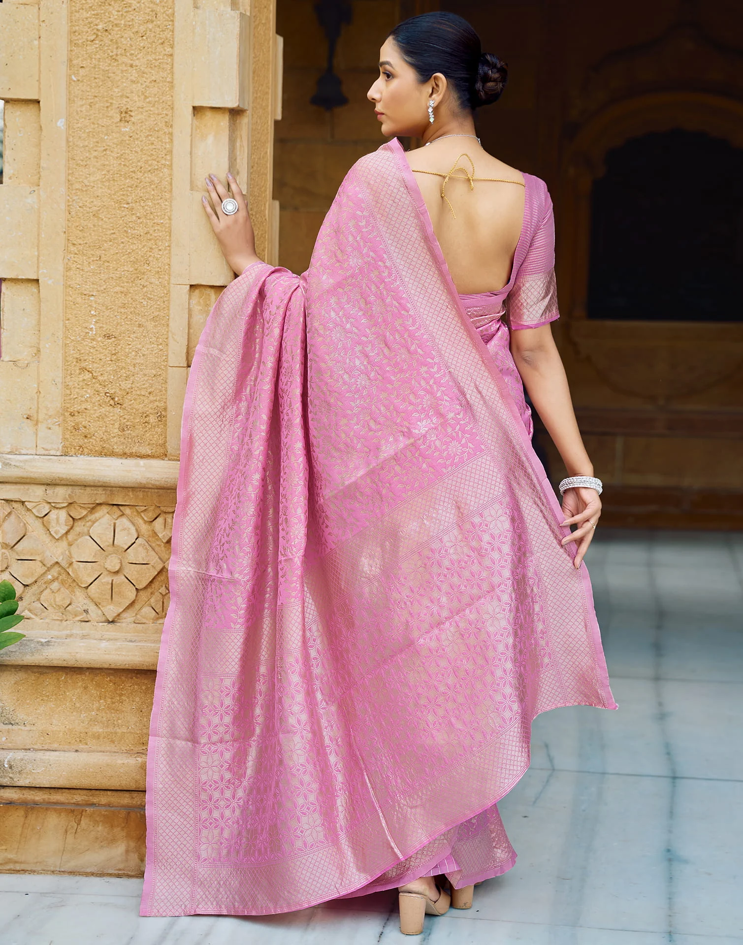 Pink Silk Blend Woven Banarasi Saree - Image 7