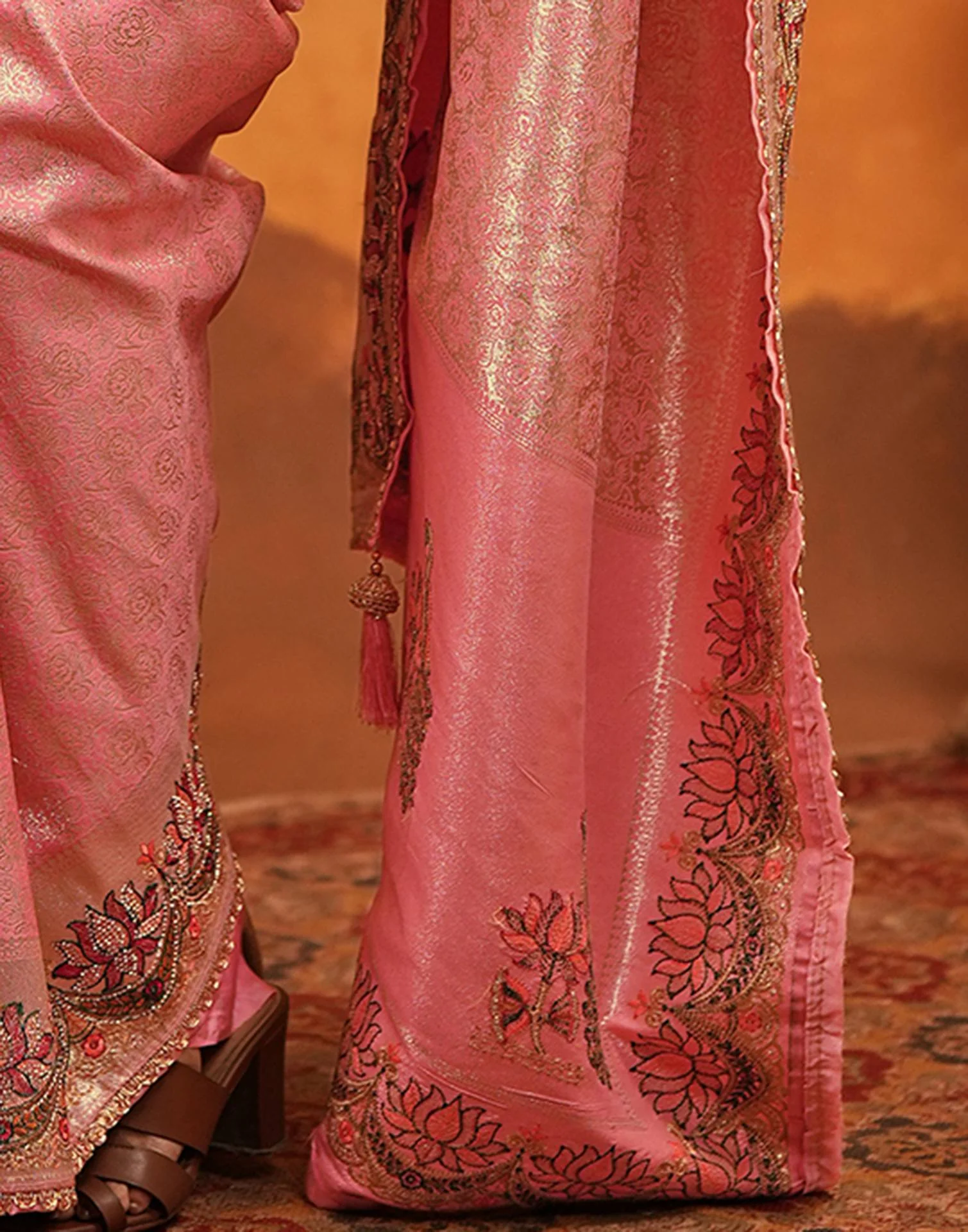 Light Pink Silk Woven Embroidery Stone Work Banarasi Saree - Image 13