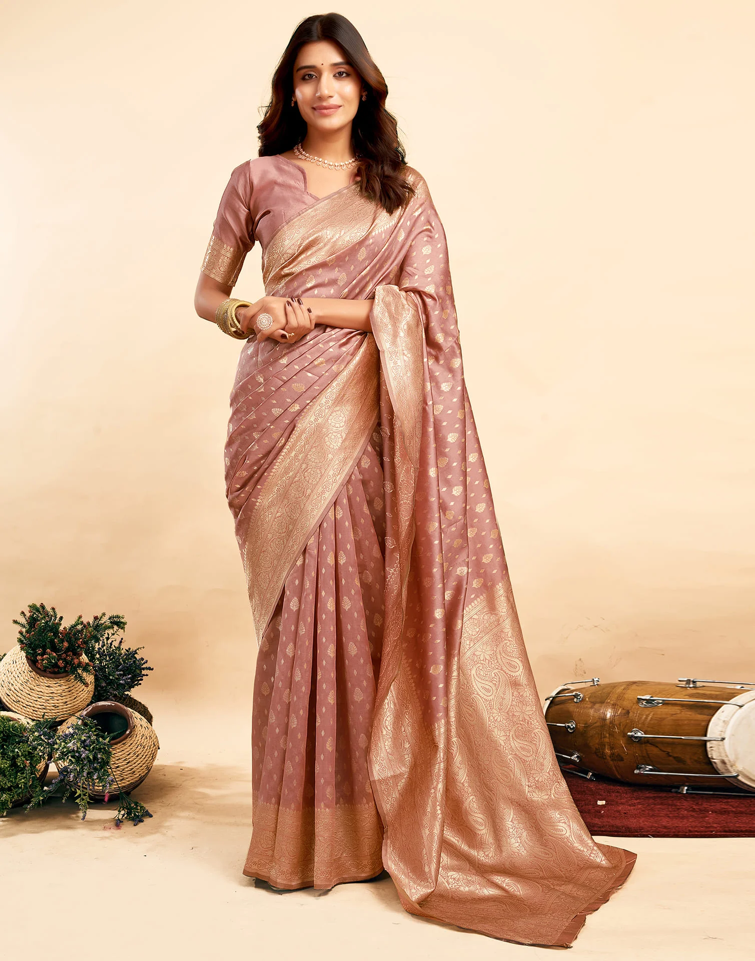 Light Salmon Pink Silk Woven Banarasi Saree - Image 5