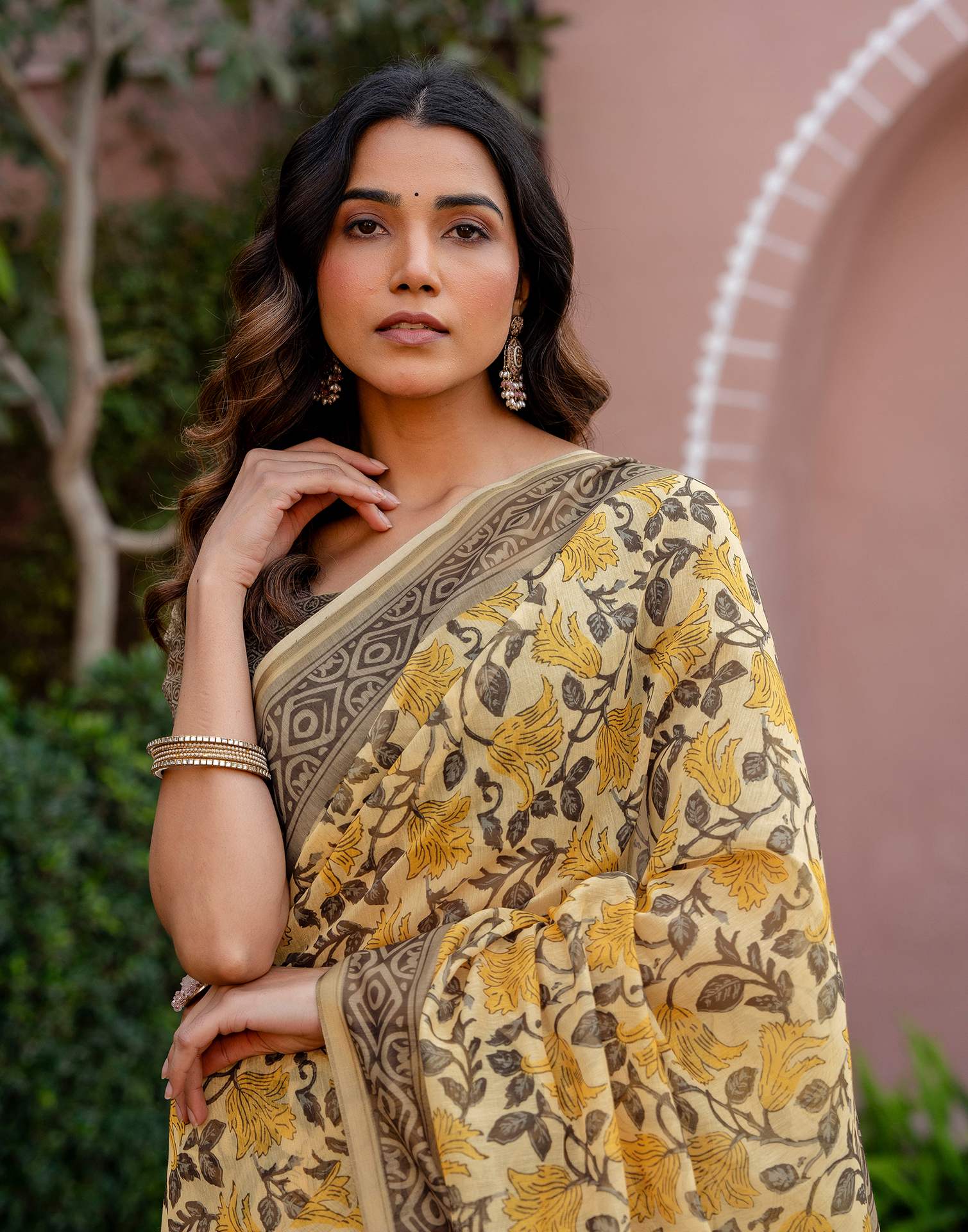 Light Yellow Linen Floral Printed Saree - Image 2