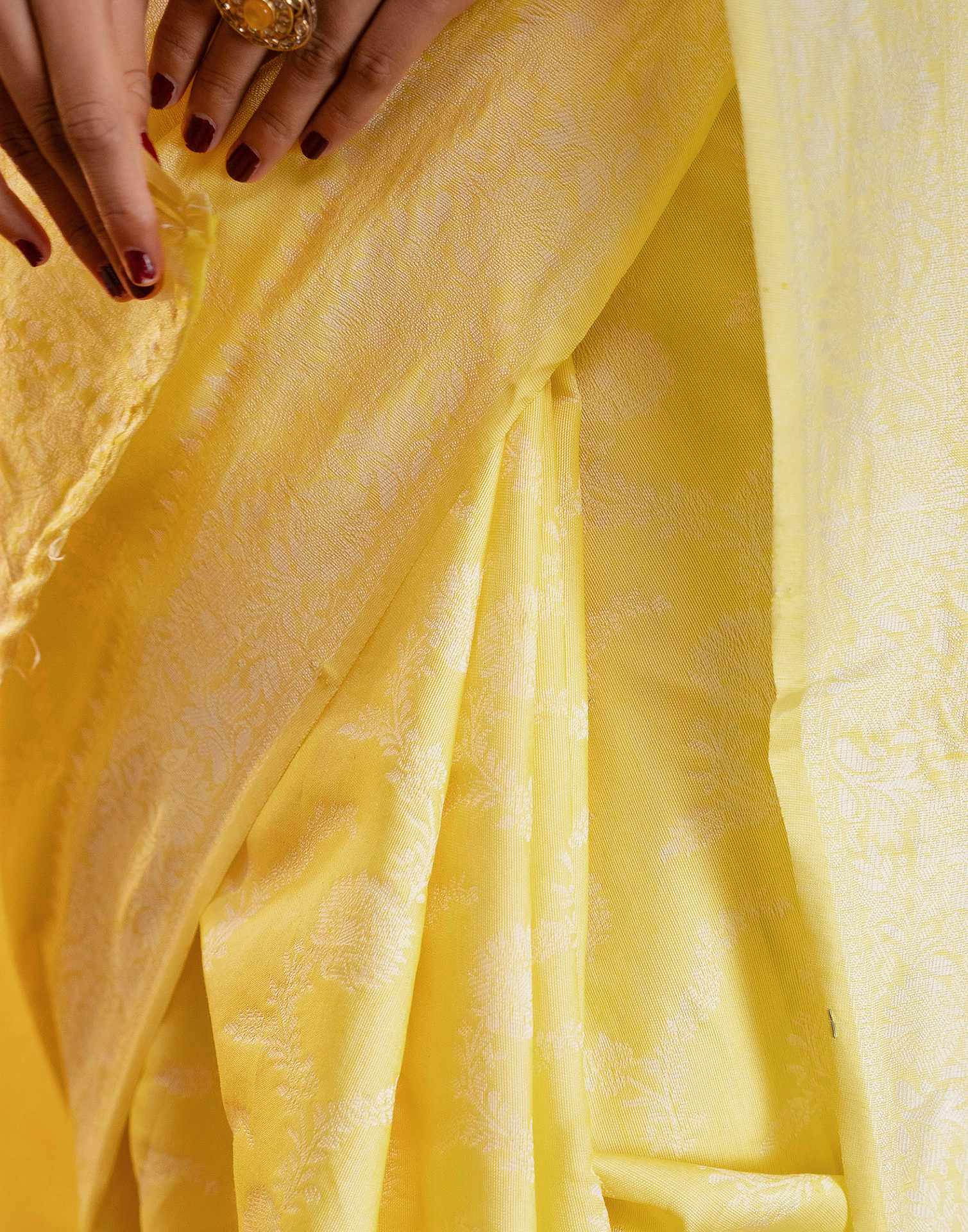 Light Yellow Silk Woven Banarasi Saree - Image 12