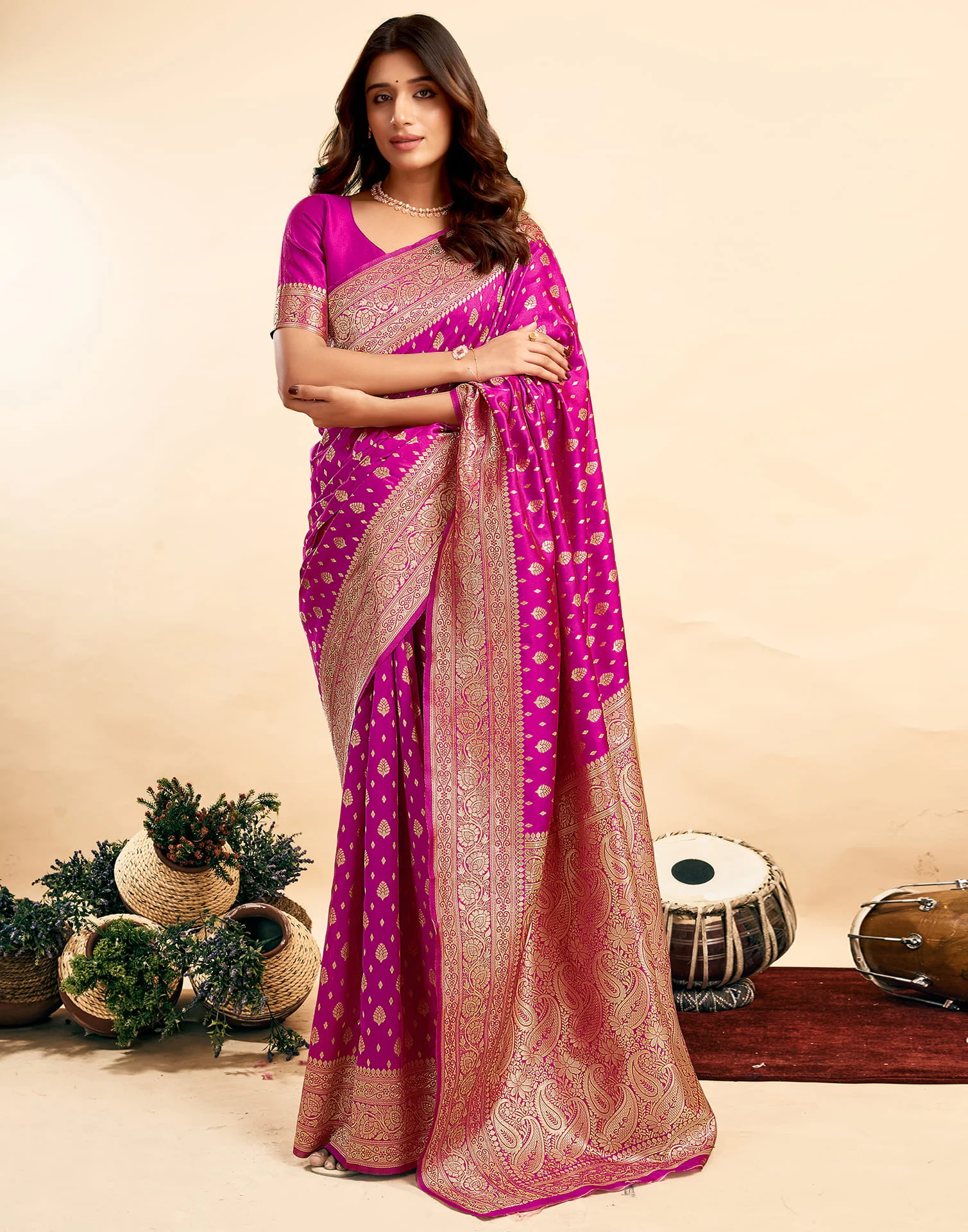 Magenta Silk Woven Banarasi Saree - Image 5