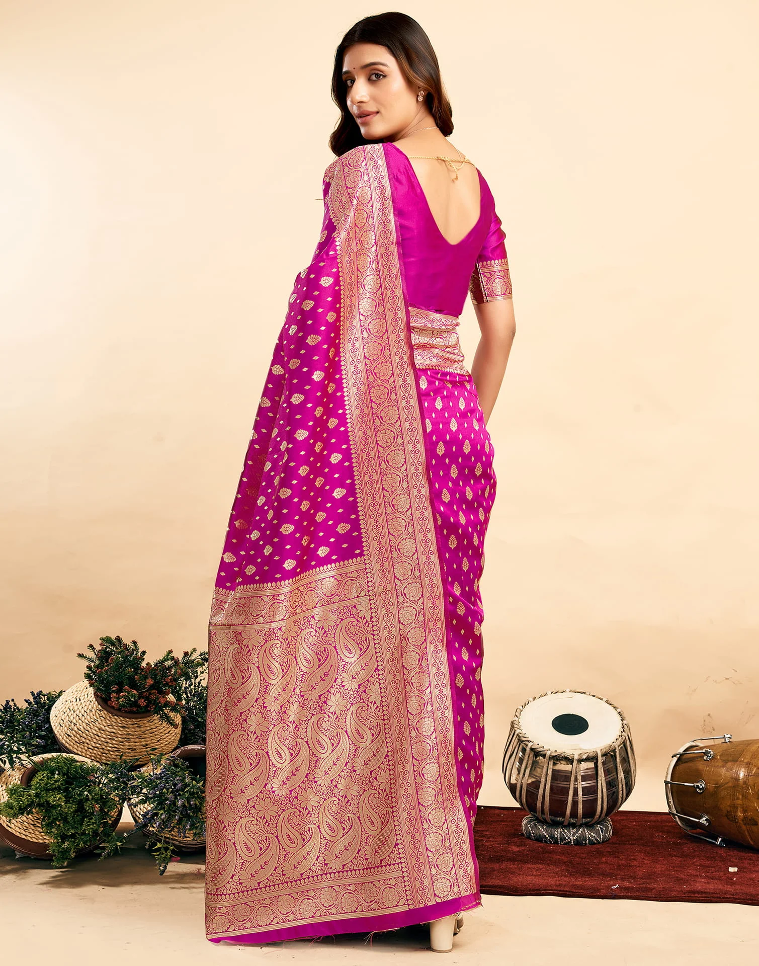 Magenta Silk Woven Banarasi Saree - Image 6