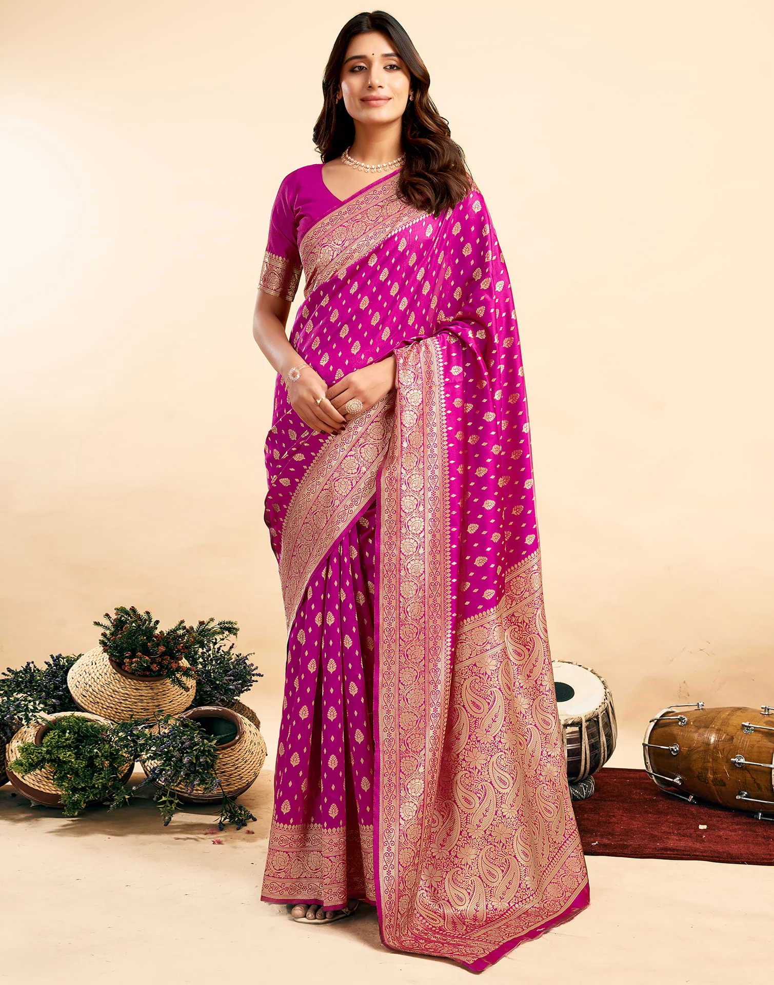 Magenta Silk Woven Banarasi Saree - Image 7