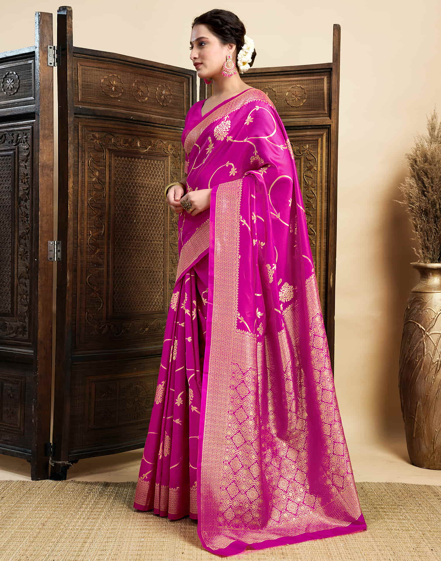 Magenta Silk Woven Banarasi Saree - Image 4
