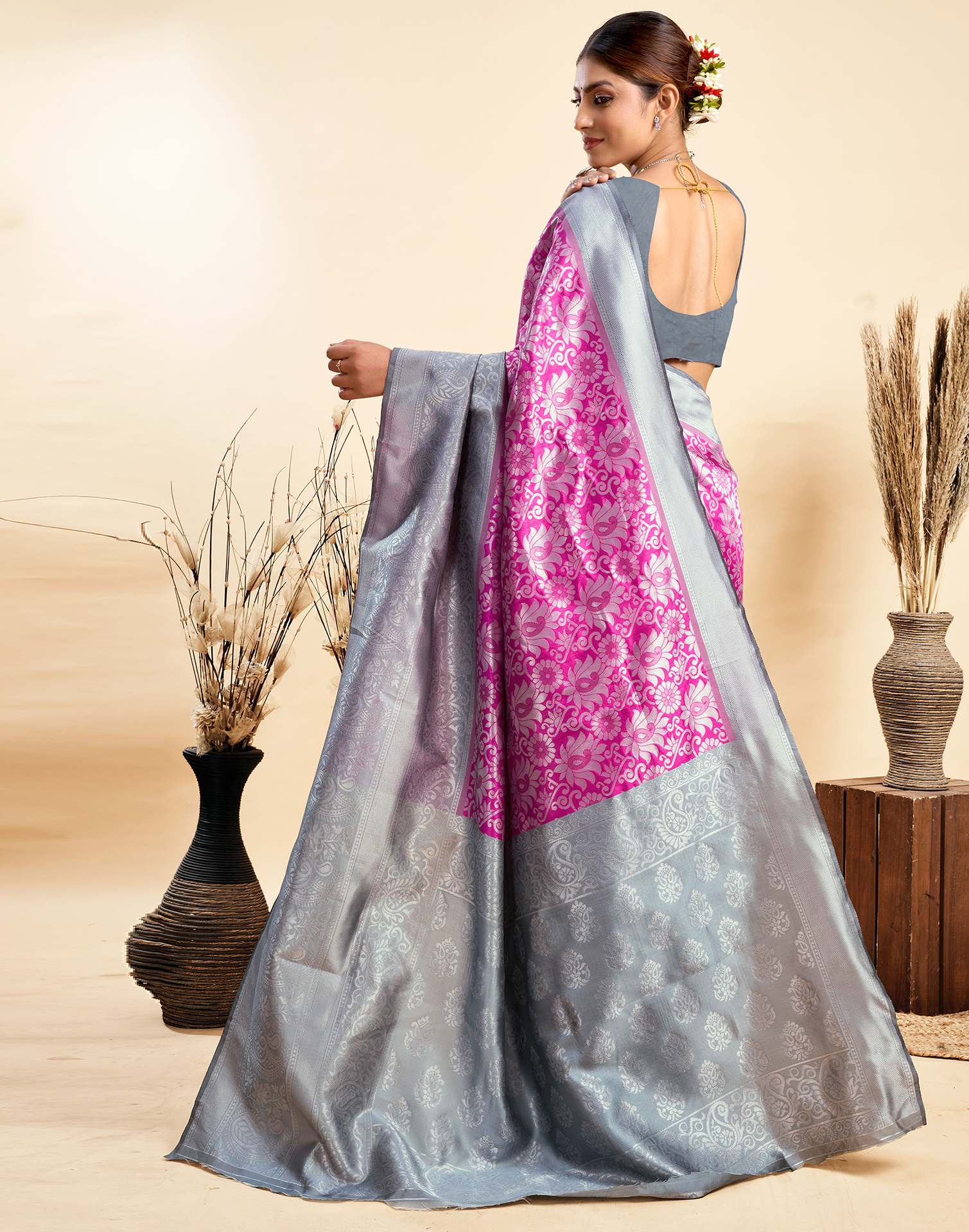 Magenta Silk Woven Banarasi Saree - Image 6