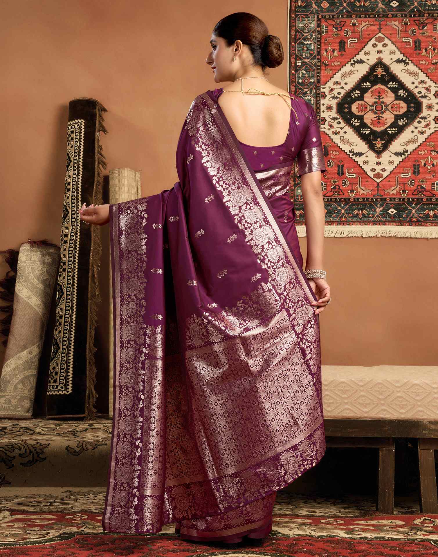 Magenta Silk Woven Banarasi Saree - Image 4