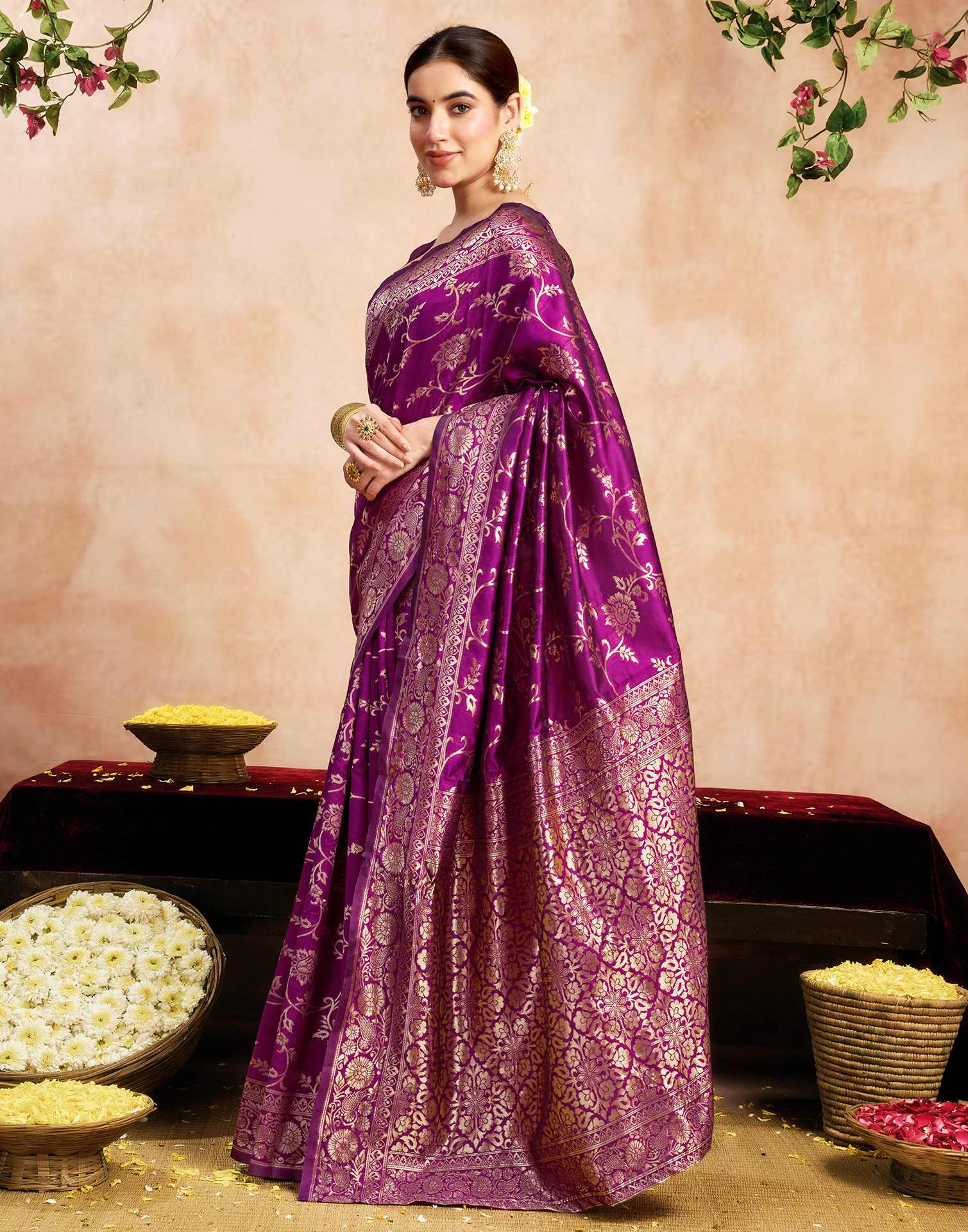 Magenta Silk Woven Banarasi Saree - Image 4