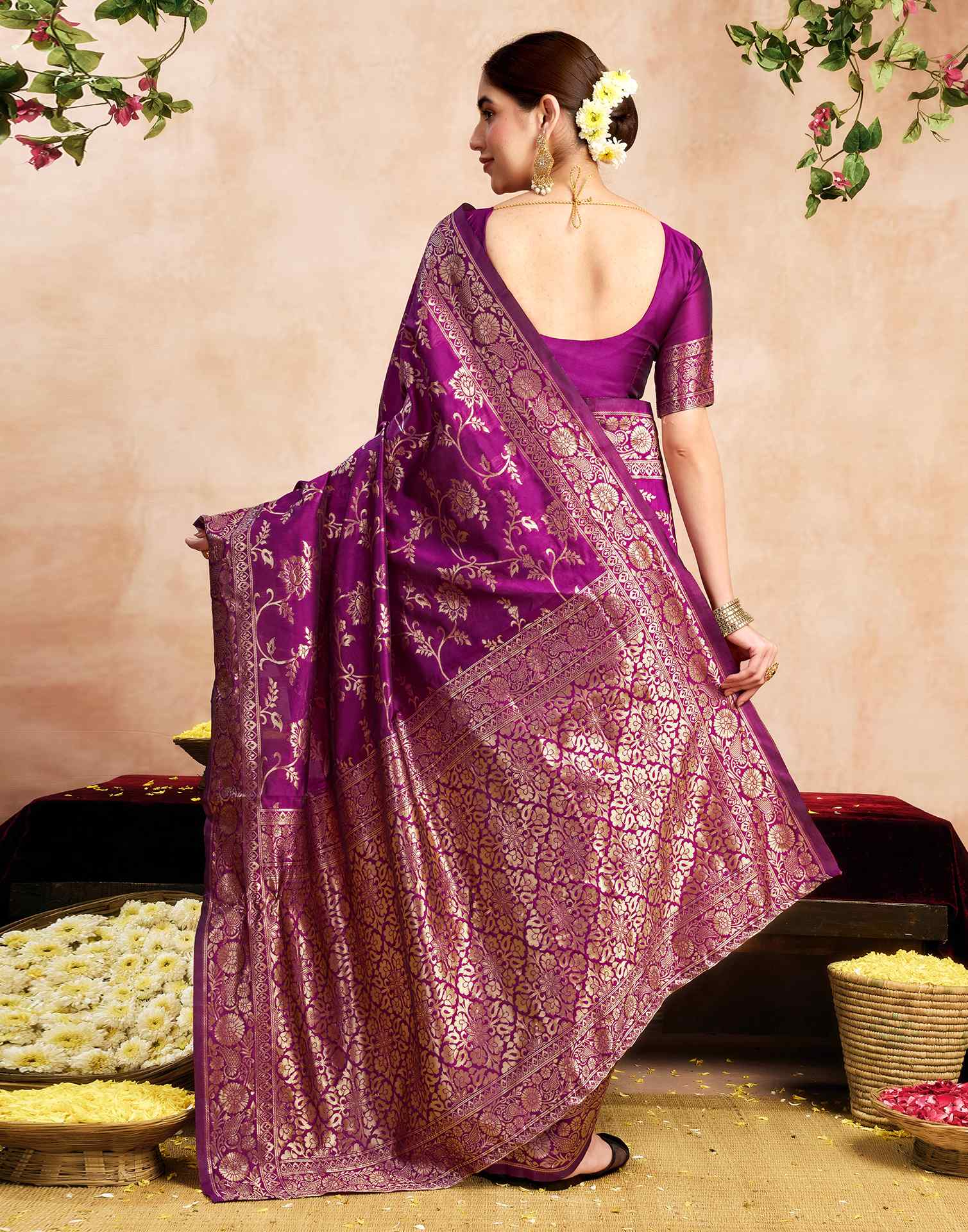 Magenta Silk Woven Banarasi Saree - Image 6