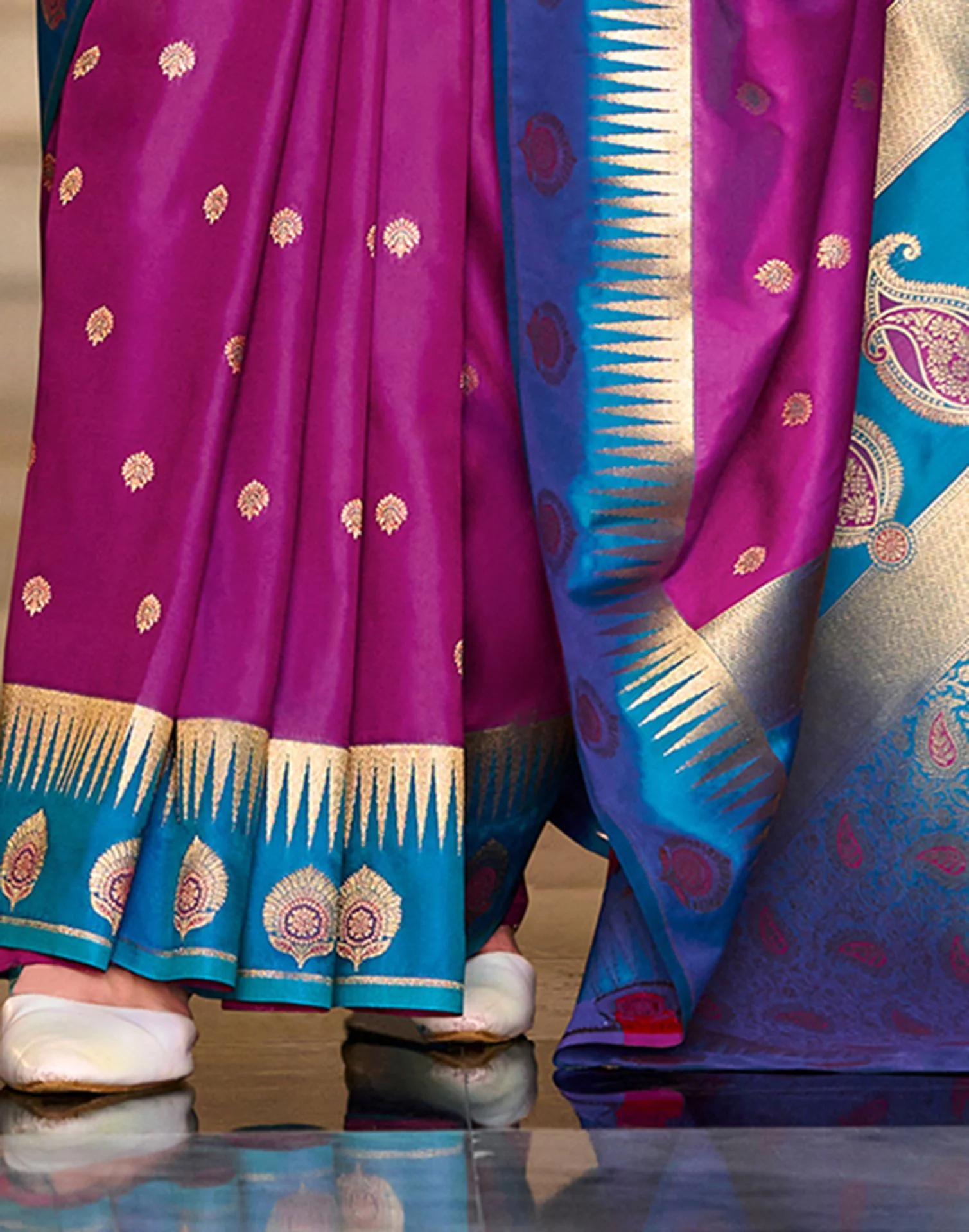 Magenta Silk Woven Banarasi Saree - Image 6