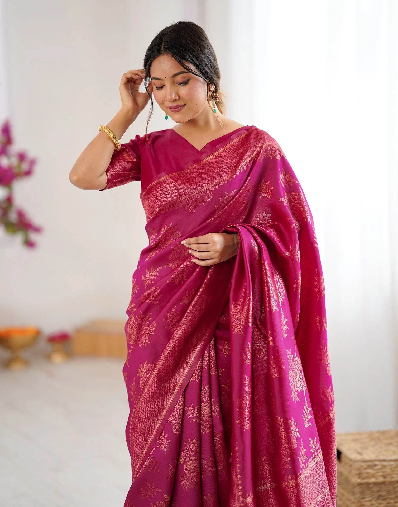 Magenta Silk Woven Banarasi Saree - Image 4