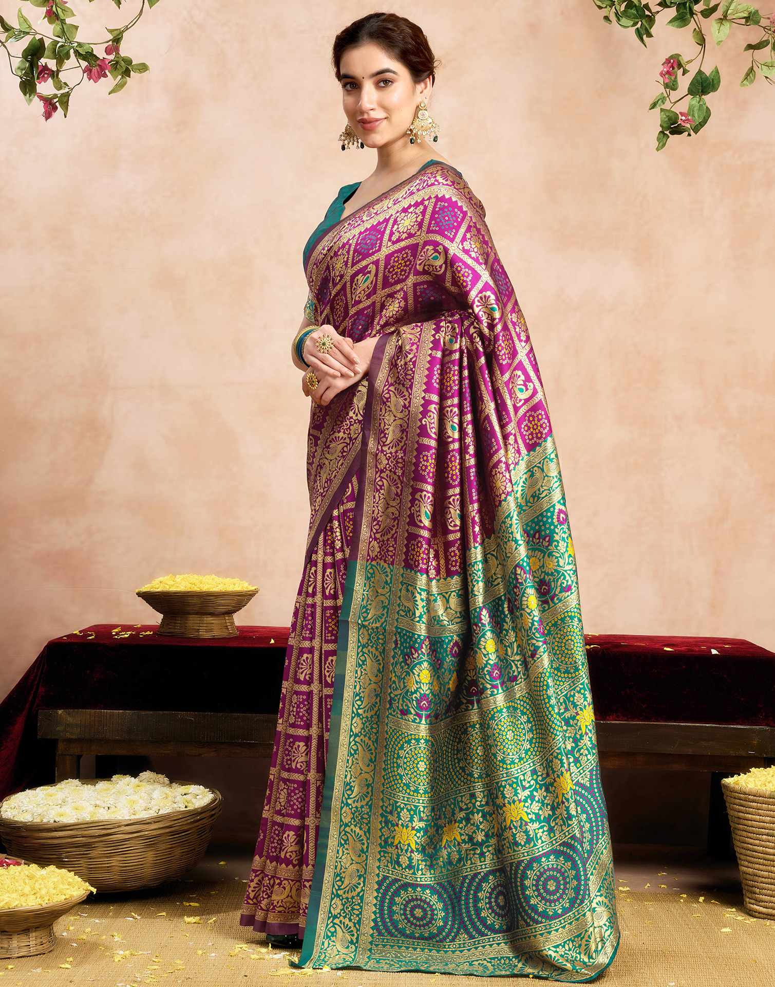 Magenta Silk Woven Patola Saree - Image 4