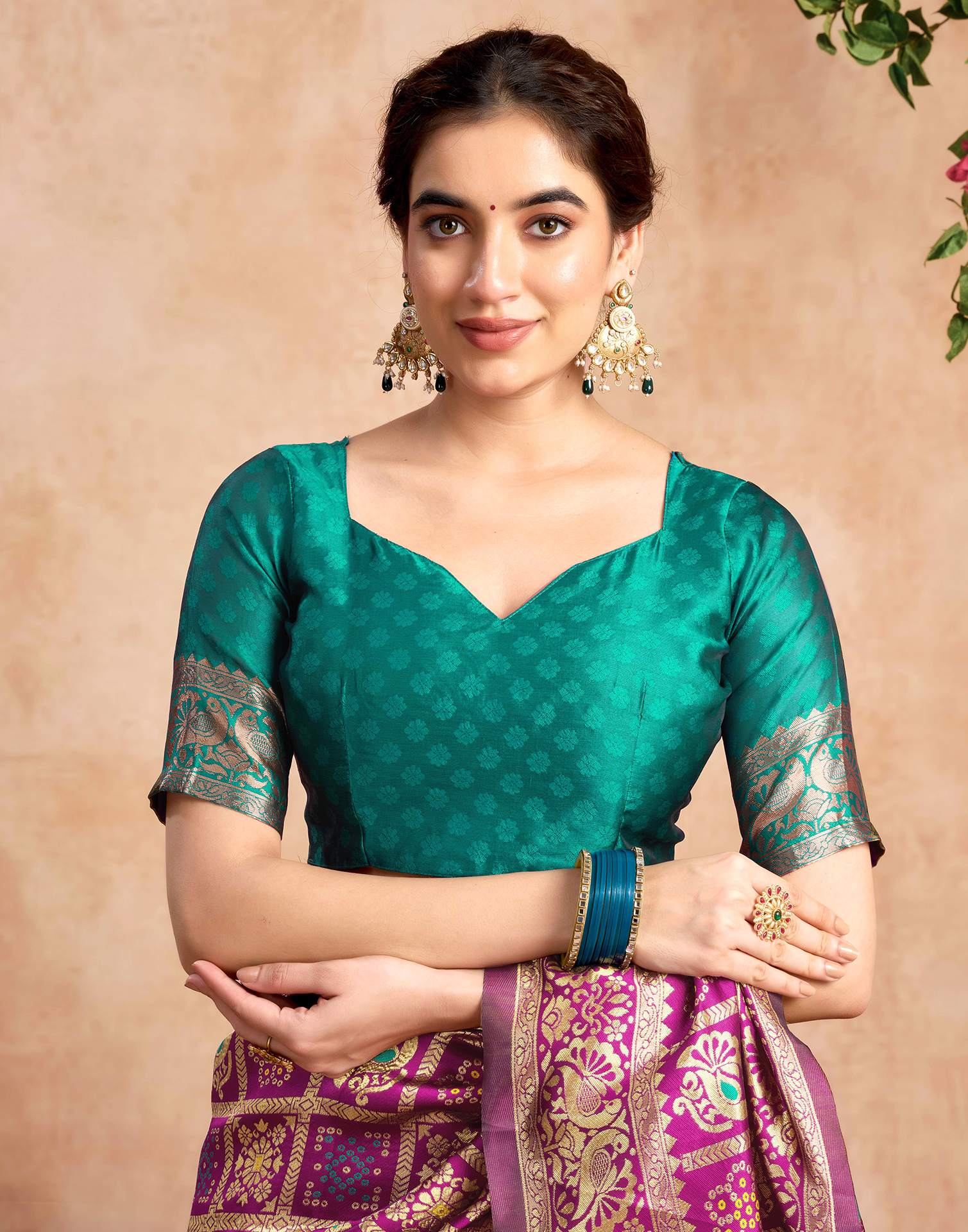 Magenta Silk Woven Patola Saree - Image 8