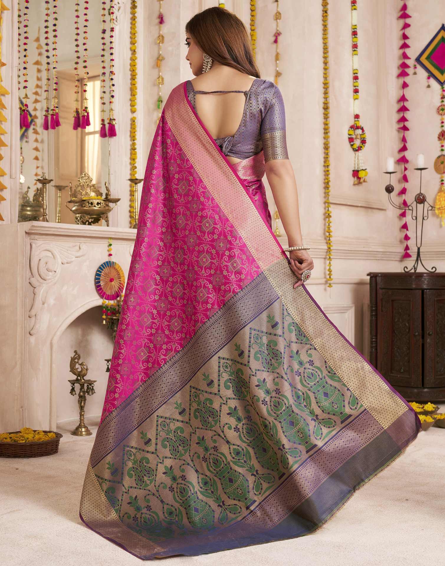 Magenta Silk Woven Patola Saree - Image 6