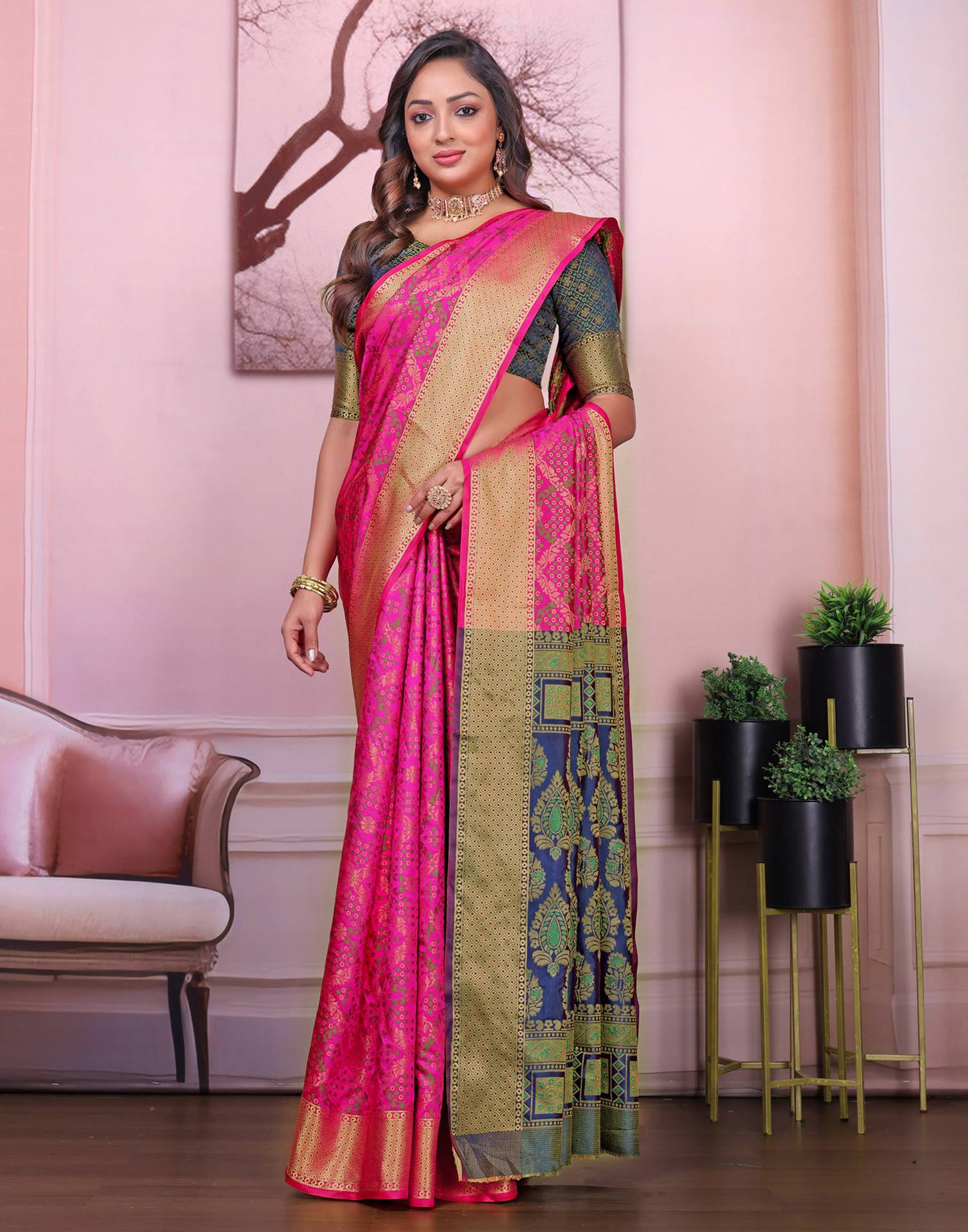 Magenta Silk Woven Patola Saree - Image 5