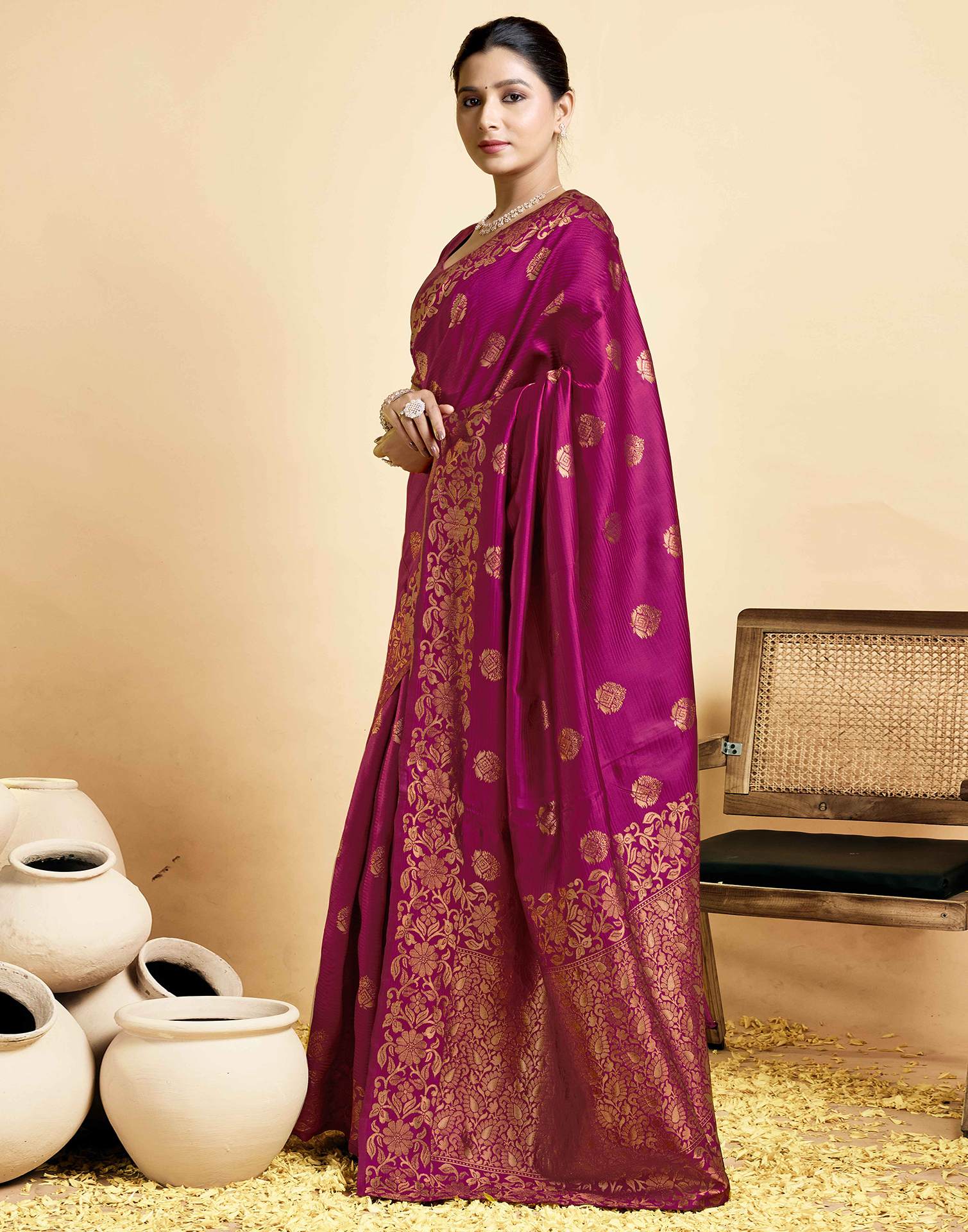 Magenta Silk Woven Banarasi Saree - Image 4