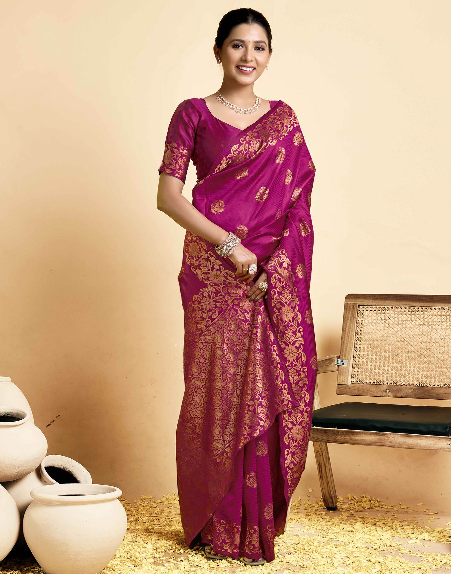 Magenta Silk Woven Banarasi Saree - Image 5