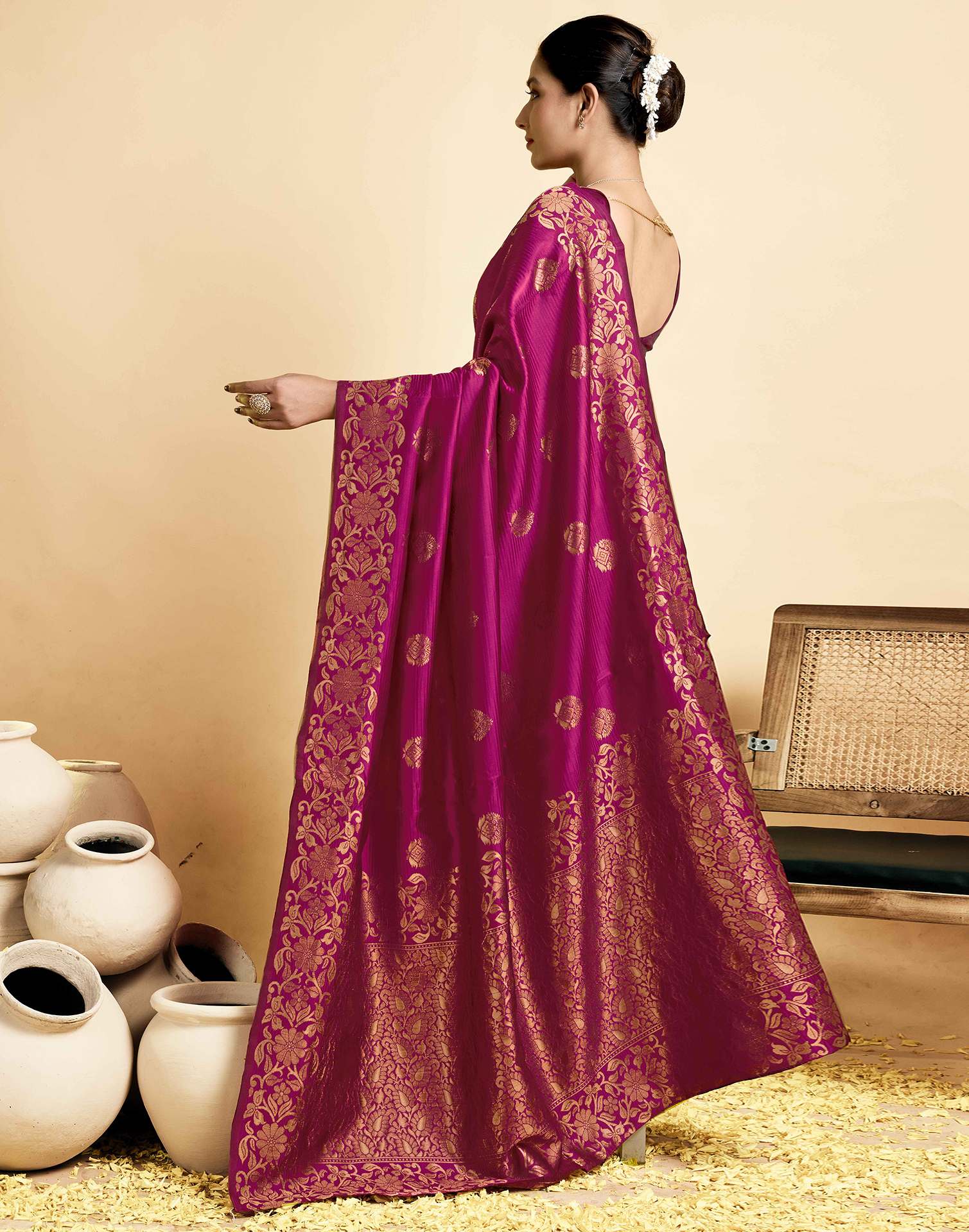 Magenta Silk Woven Banarasi Saree - Image 6
