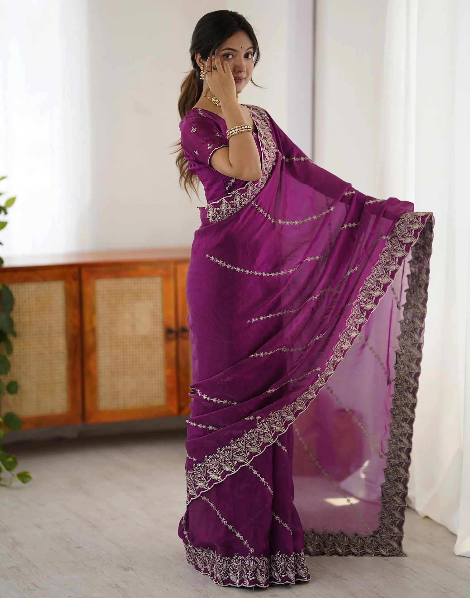 Magenta Tissue Silk Embroidery Saree - Image 5