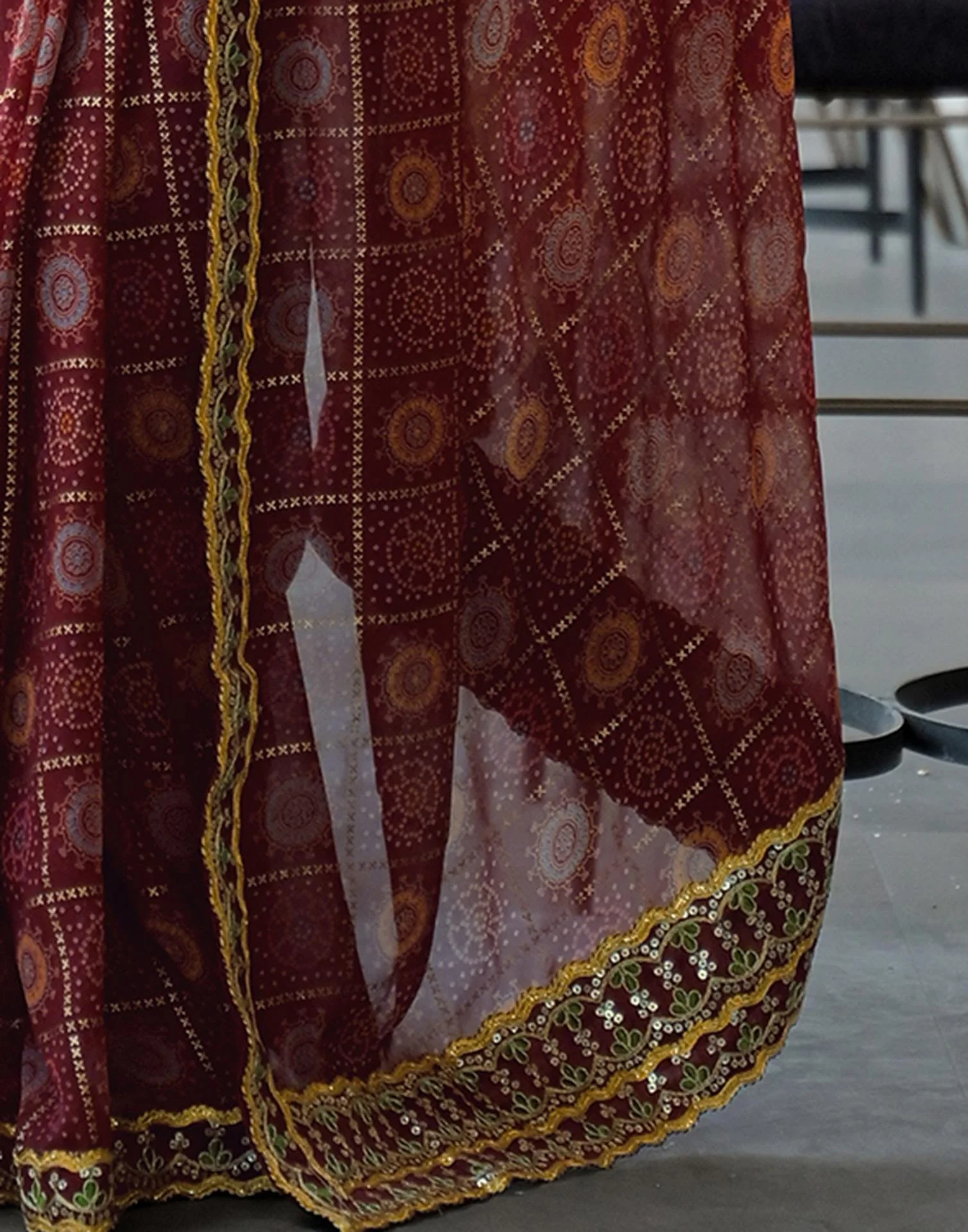 Maroon Georgette Bandhani Printed Lace Saree - Image 11