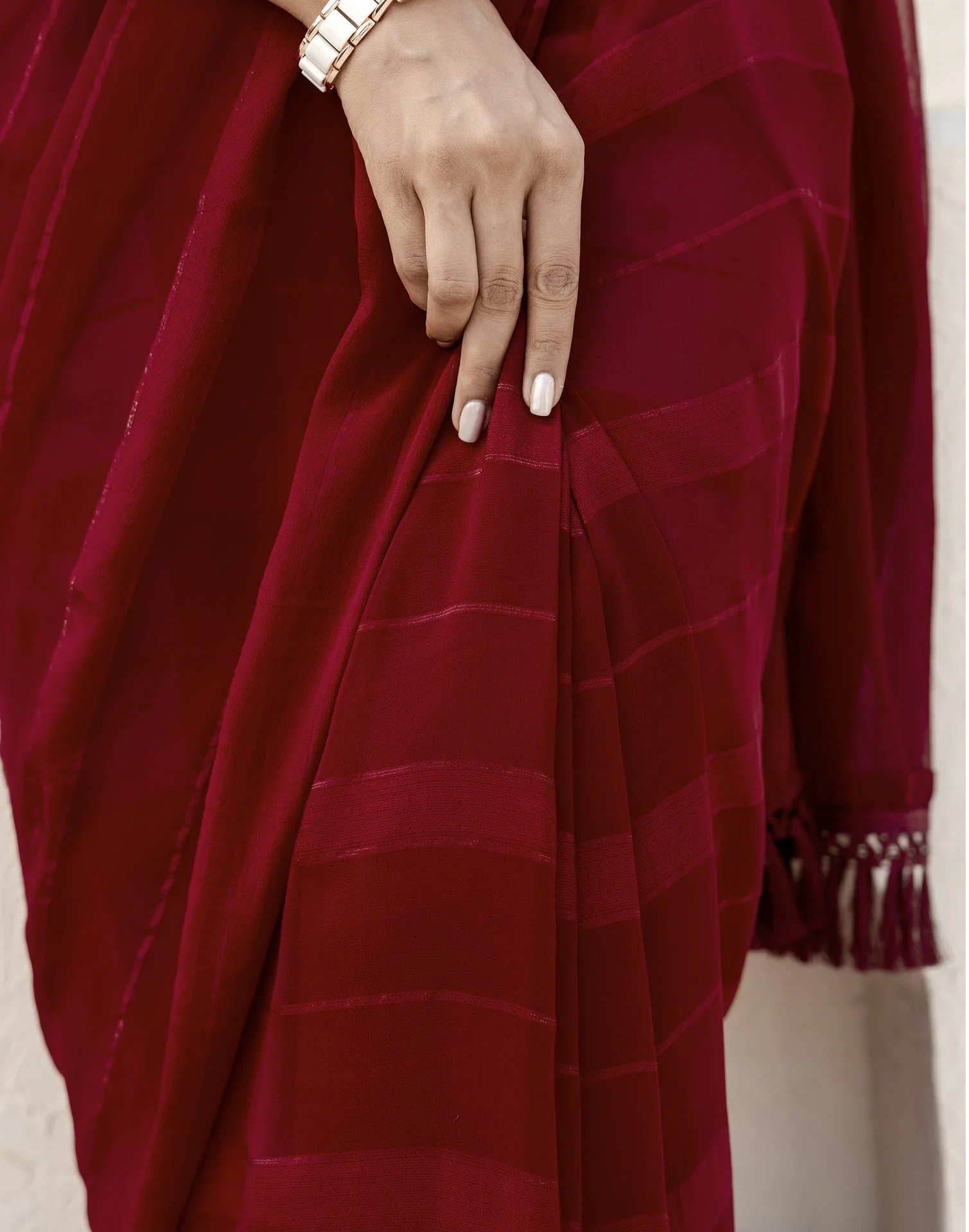 Maroon Georgette Woven Stripe Plain Saree - Image 8