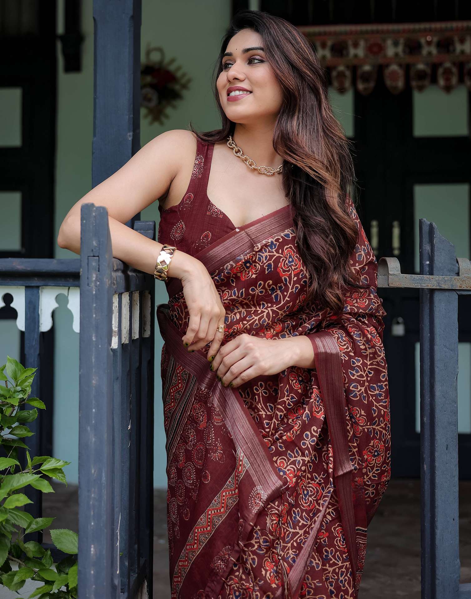 Maroon Linen Printed Saree - Image 4