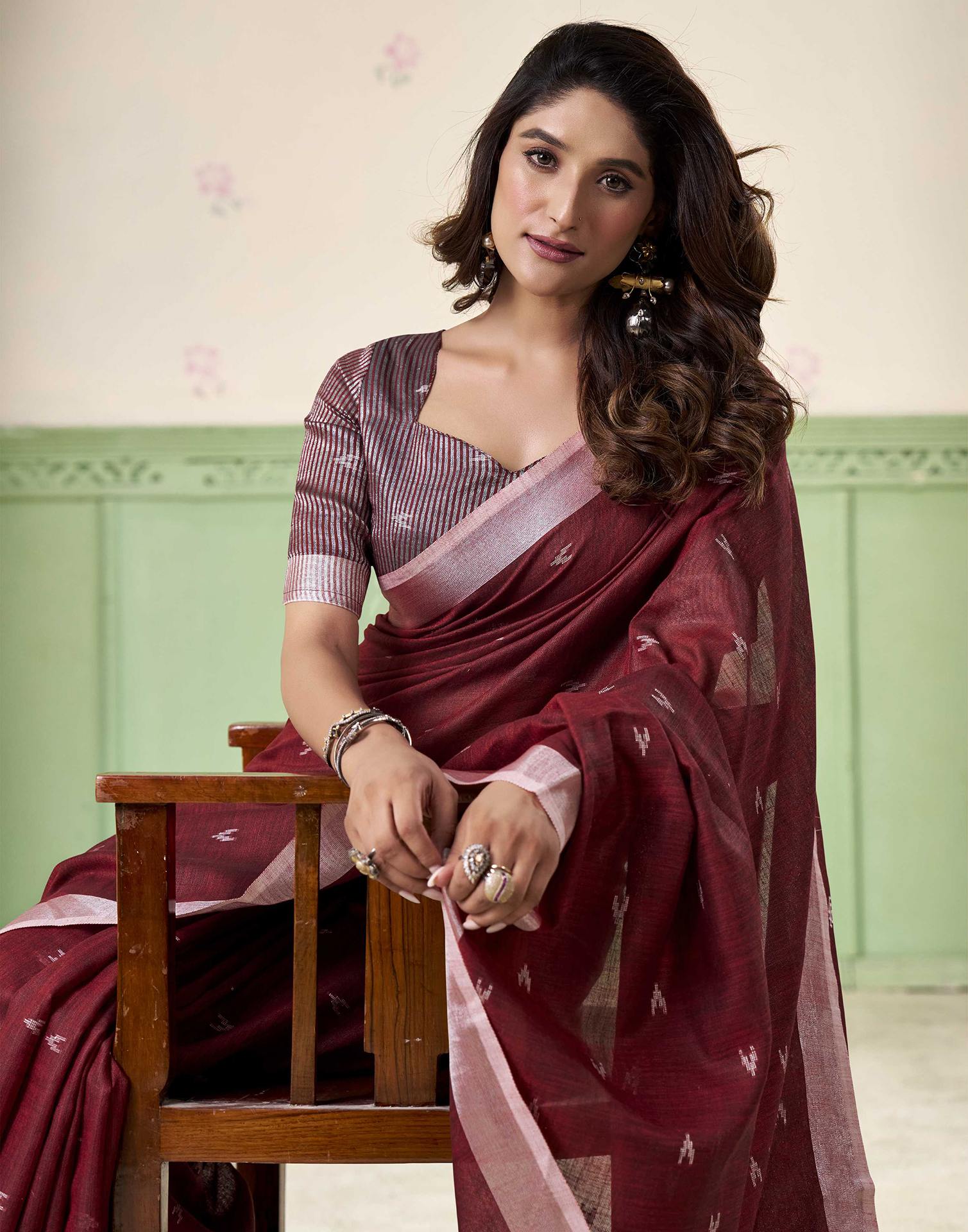 Maroon Linen Silk Woven Saree - Image 4