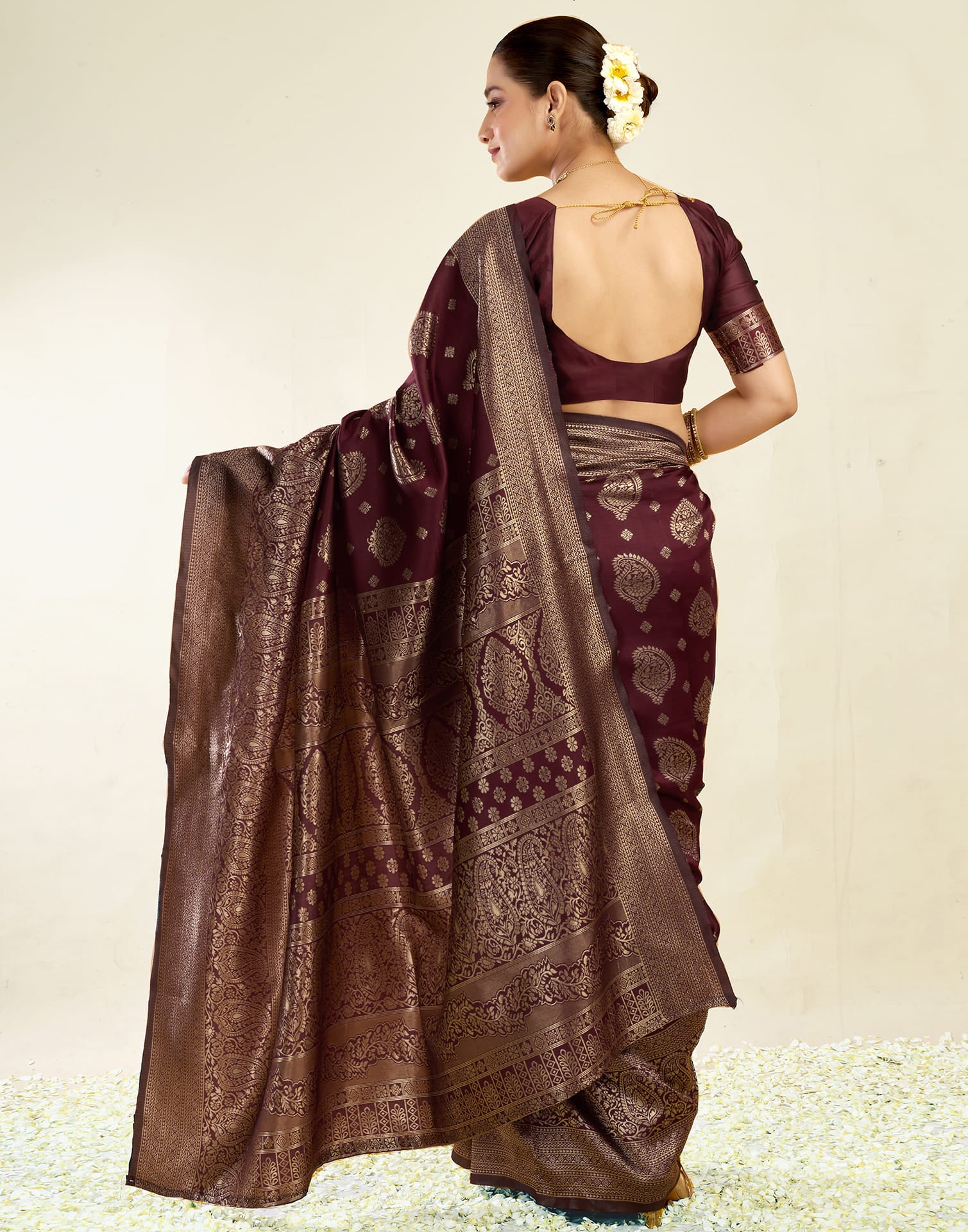 Maroon Silk Blend Woven Banarasi Saree - Image 7