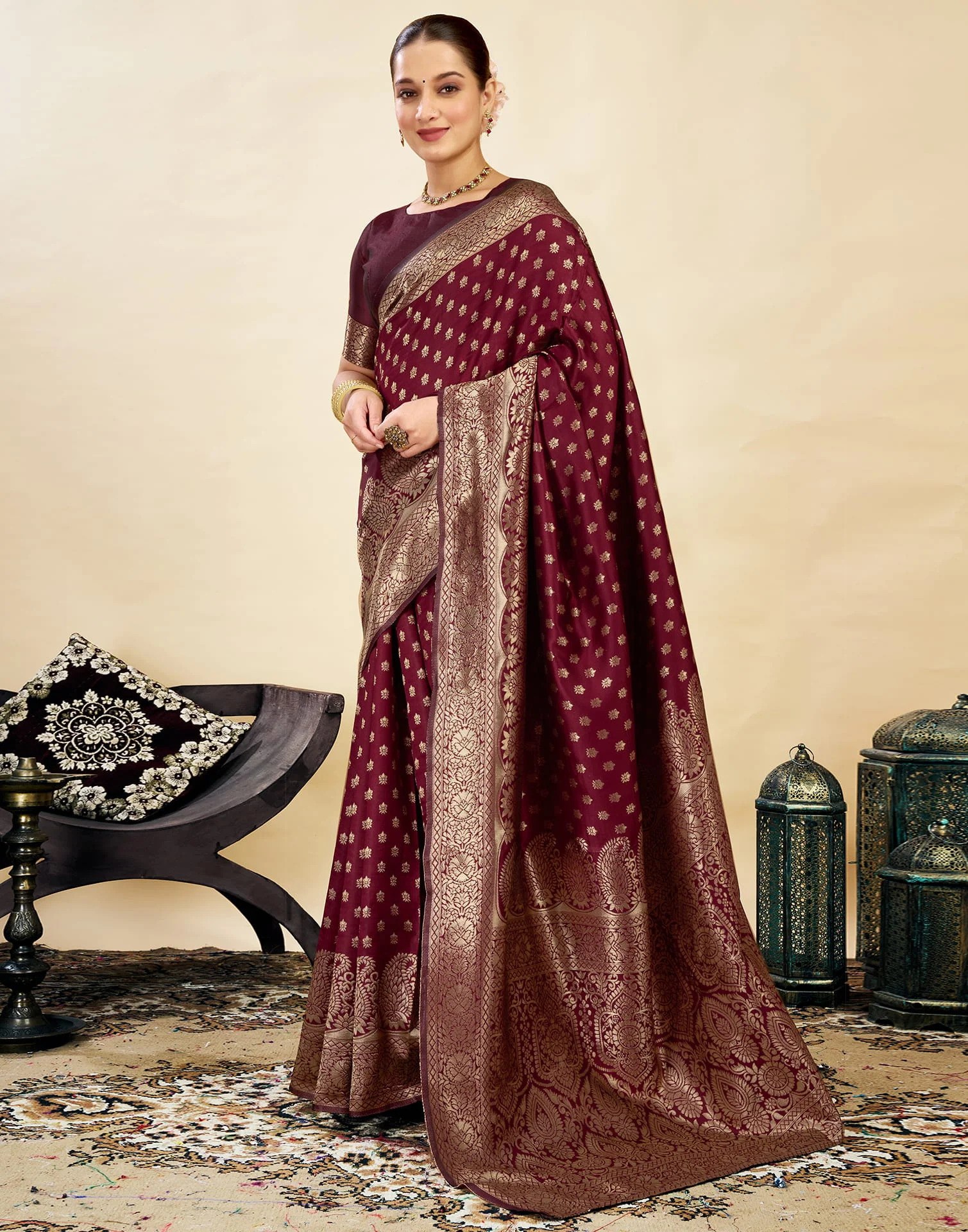 Maroon Silk Blend Woven Banarasi Saree - Image 4