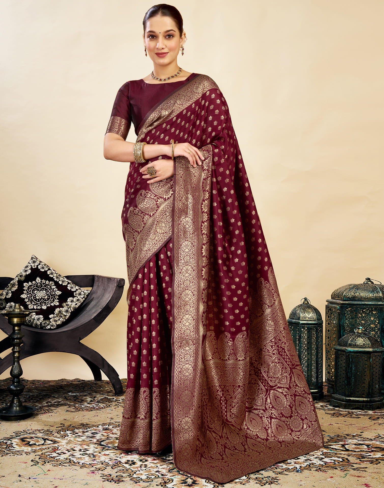 Maroon Silk Blend Woven Banarasi Saree - Image 6