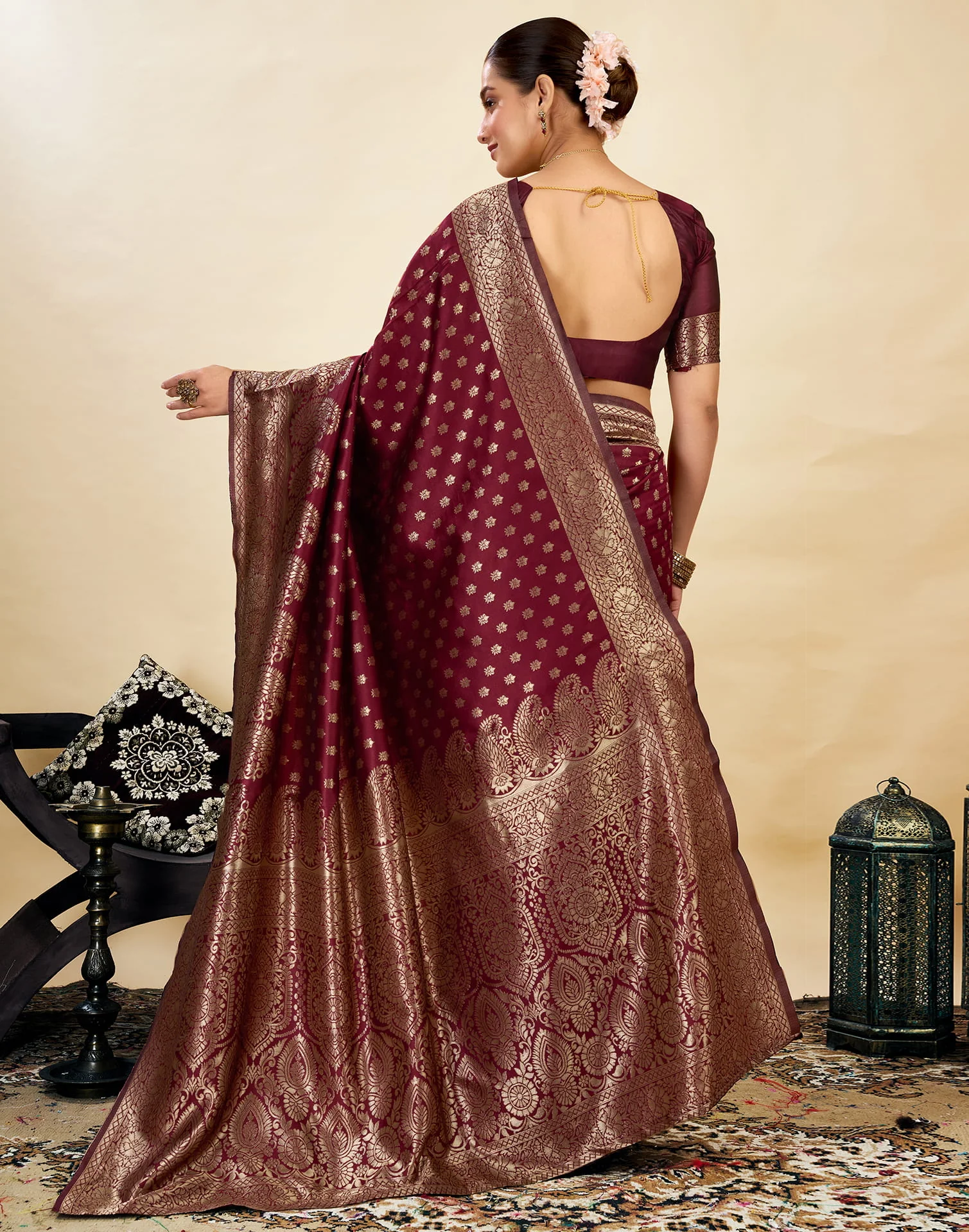 Maroon Silk Blend Woven Banarasi Saree - Image 7