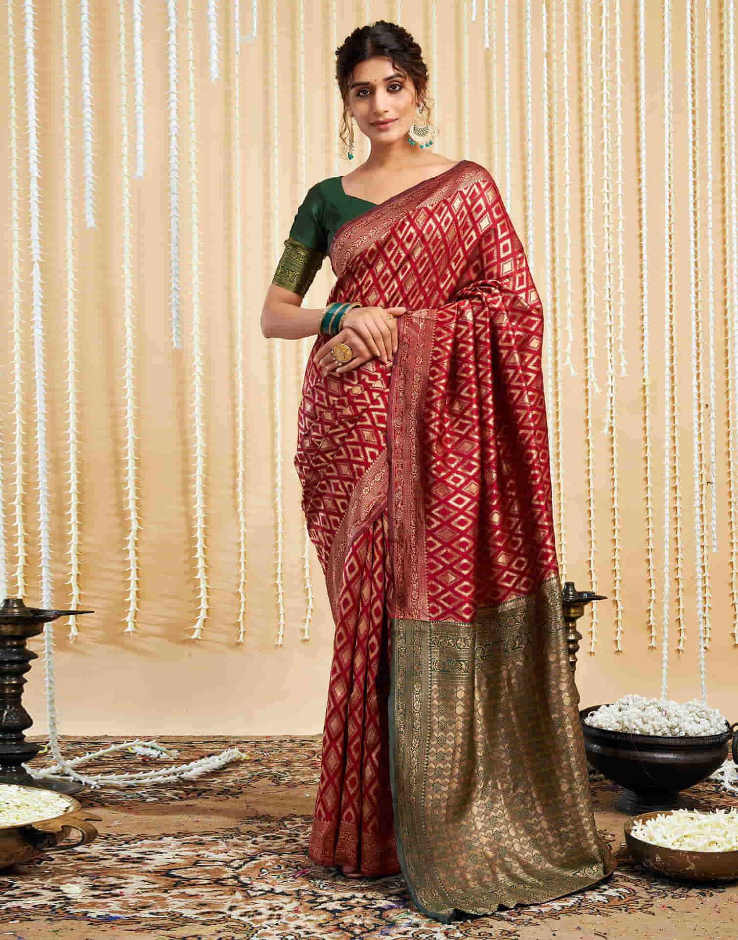 Maroon Silk Woven Banarasi Saree - Image 4