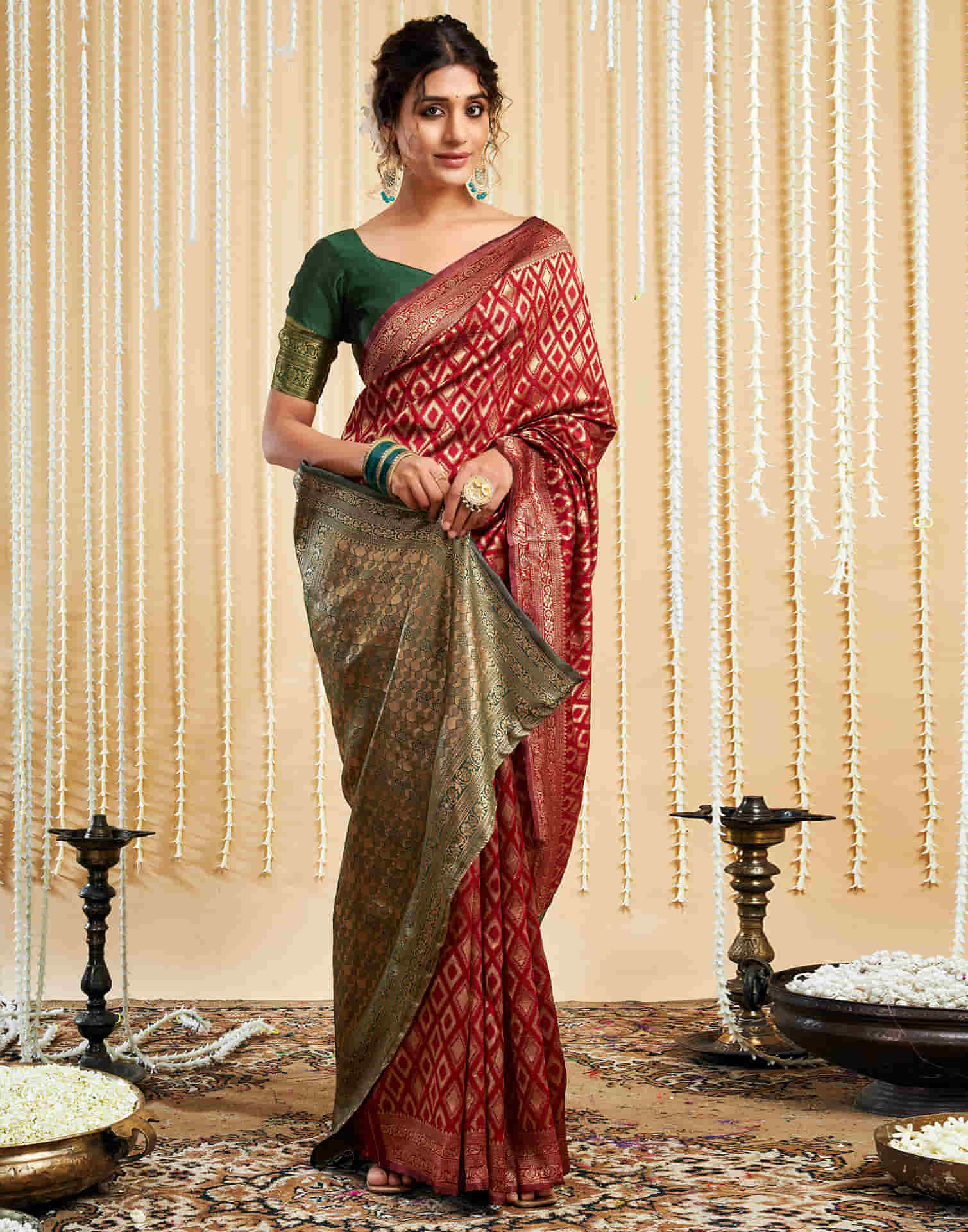 Maroon Silk Woven Banarasi Saree - Image 5
