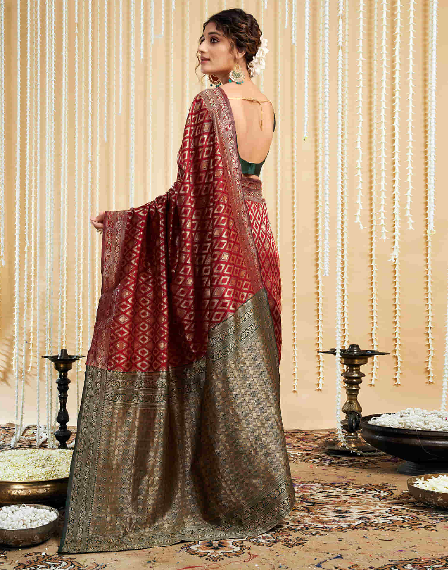 Maroon Silk Woven Banarasi Saree - Image 7