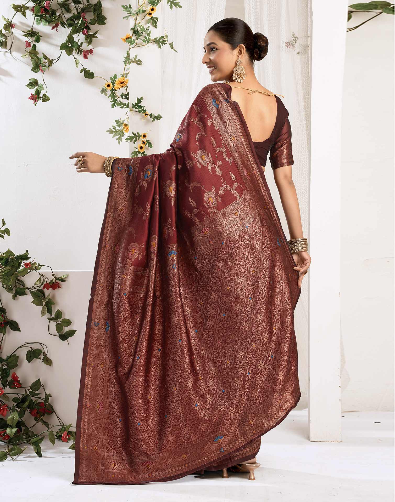 Maroon Silk Woven Banarasi Saree - Image 6