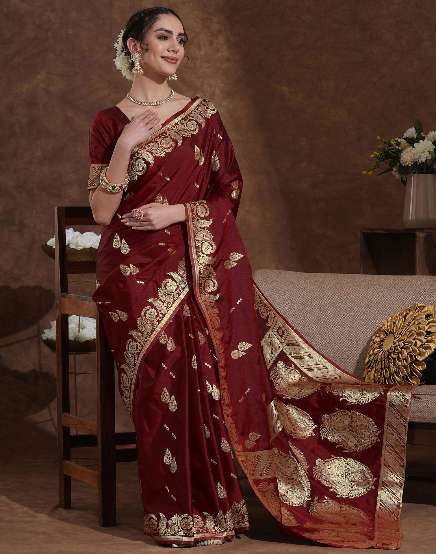 Maroon Silk Woven Banarasi Saree - Image 5