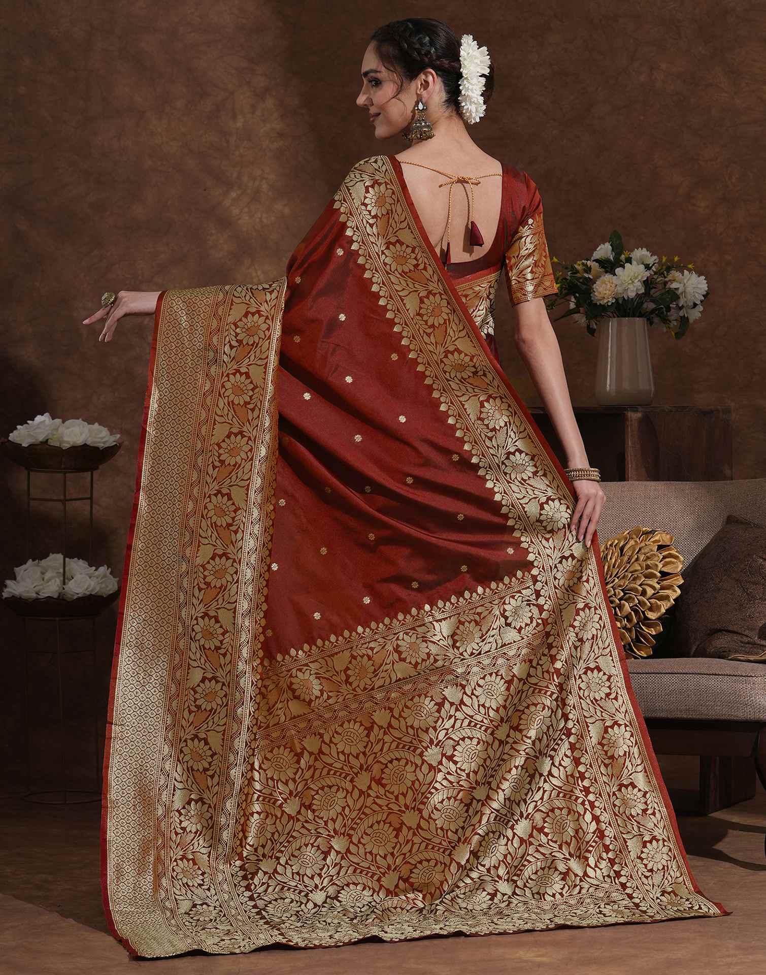 Maroon Silk Woven Kanjivaram Saree - Image 5
