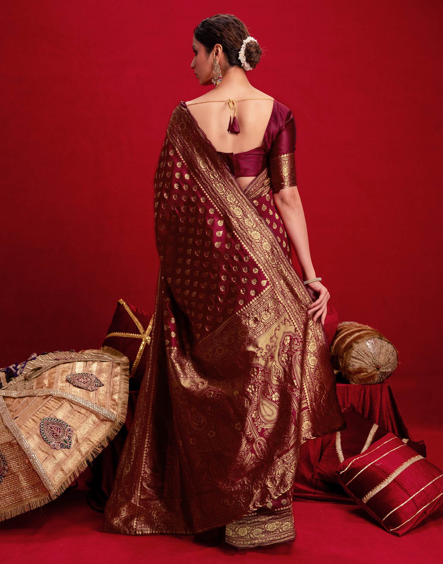 Maroon Silk Woven Banarasi Saree - Image 5