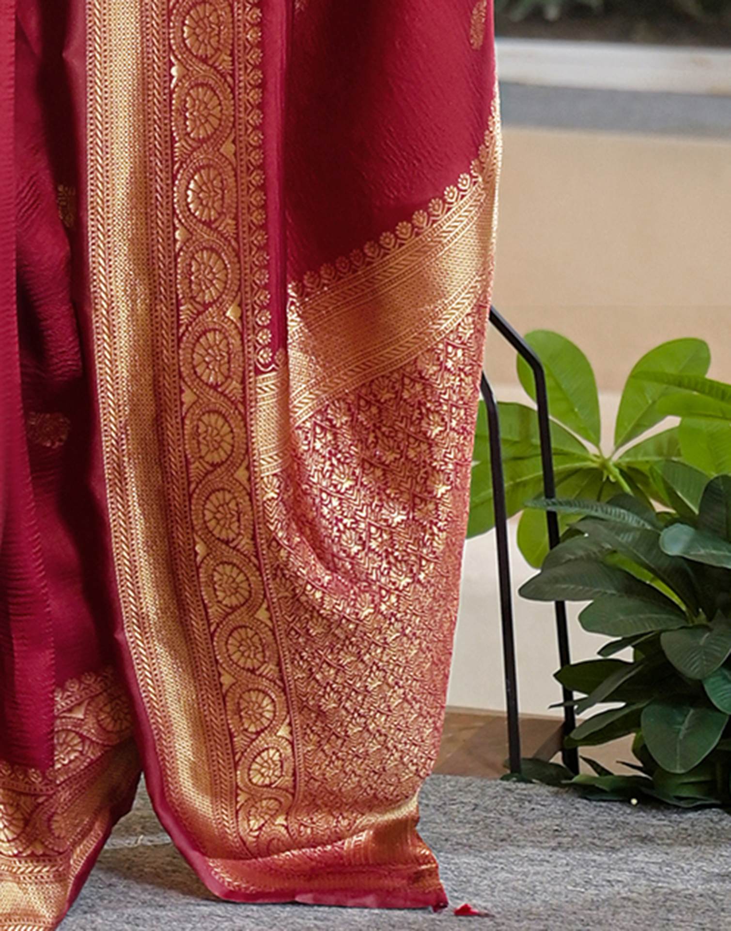 Maroon Silk Woven Banarasi Saree - Image 8