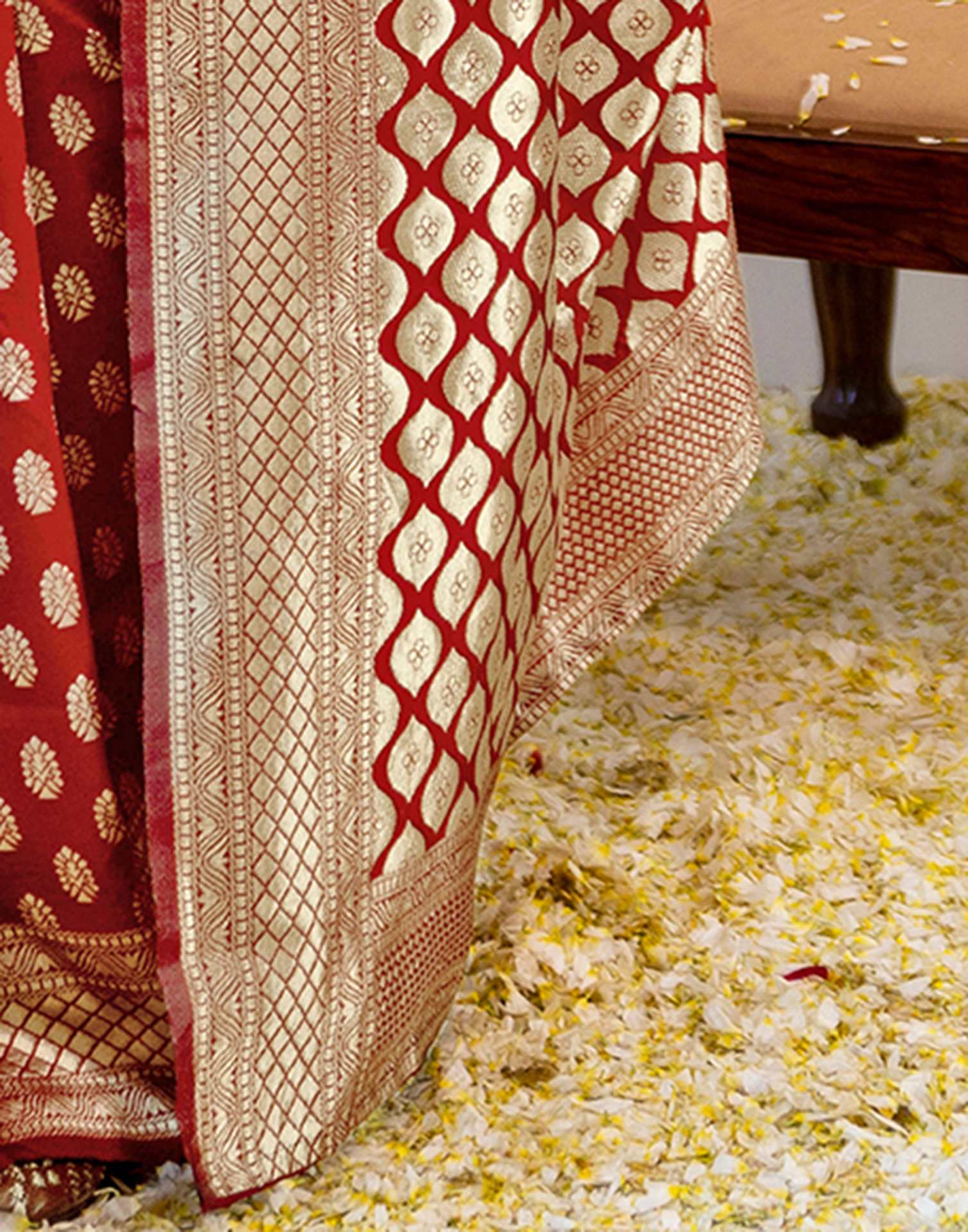 Maroon Silk Woven Banarasi Saree - Image 9
