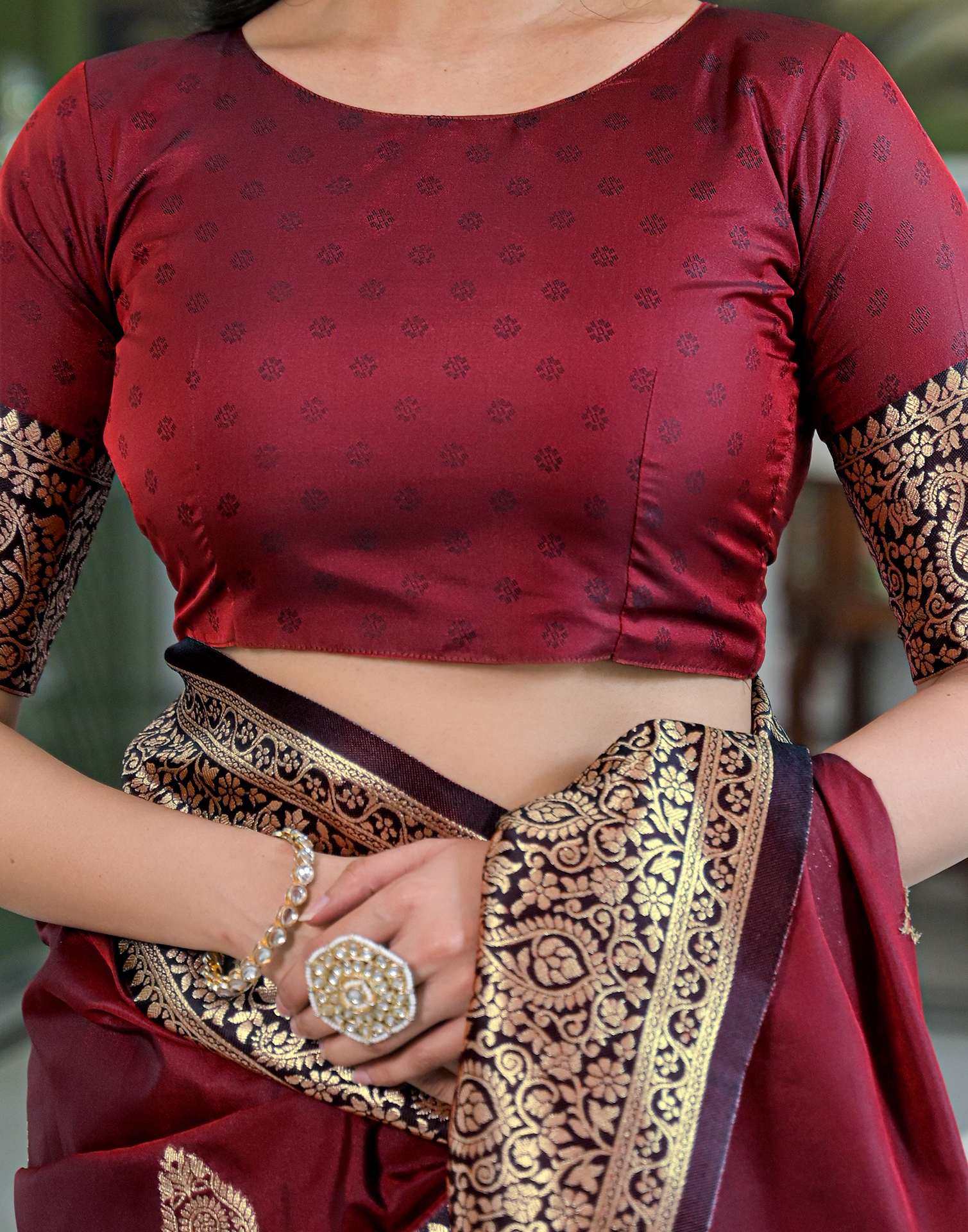 Maroon Silk Woven Banarasi Saree - Image 12