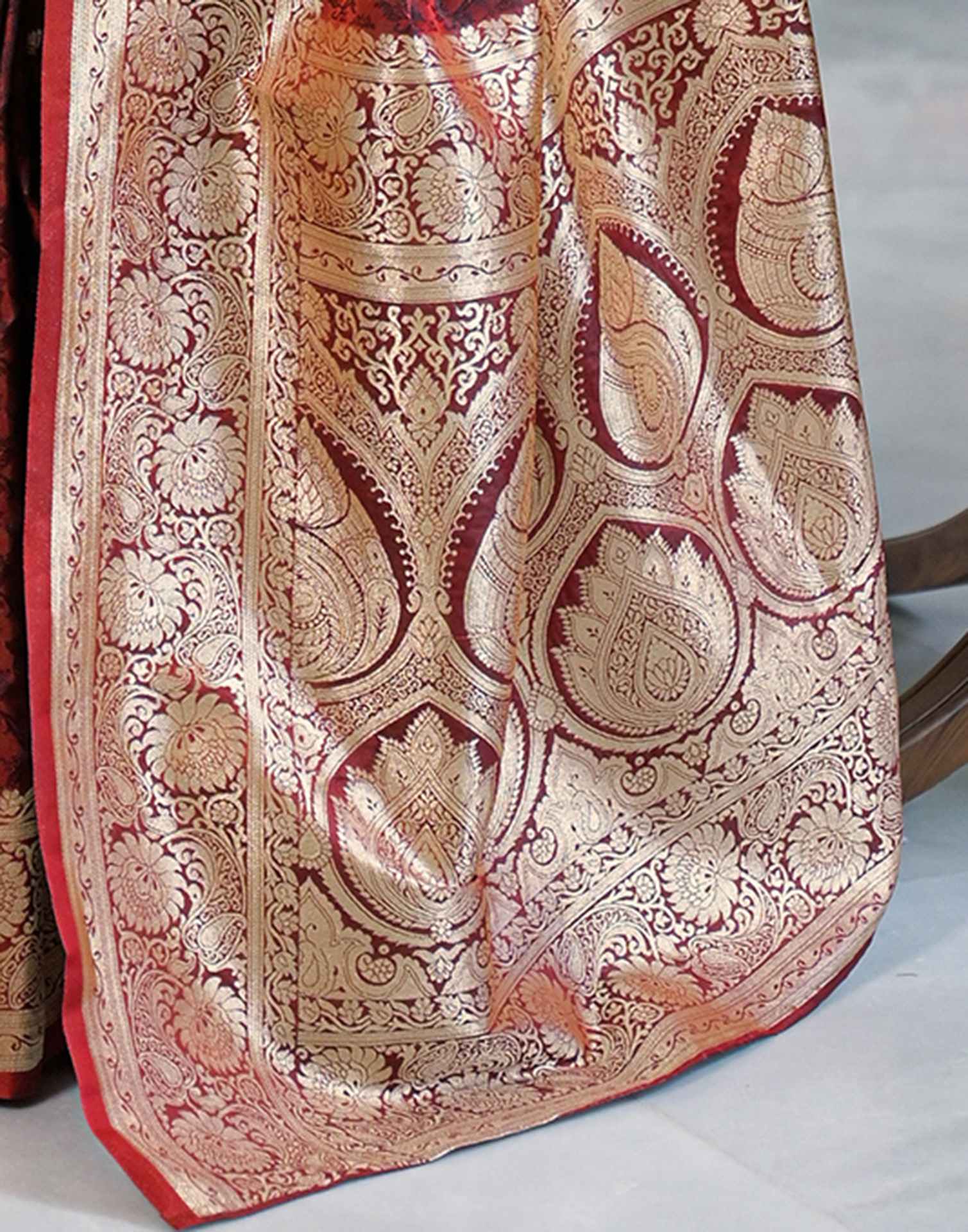 Maroon Silk Woven Banarasi Saree - Image 12