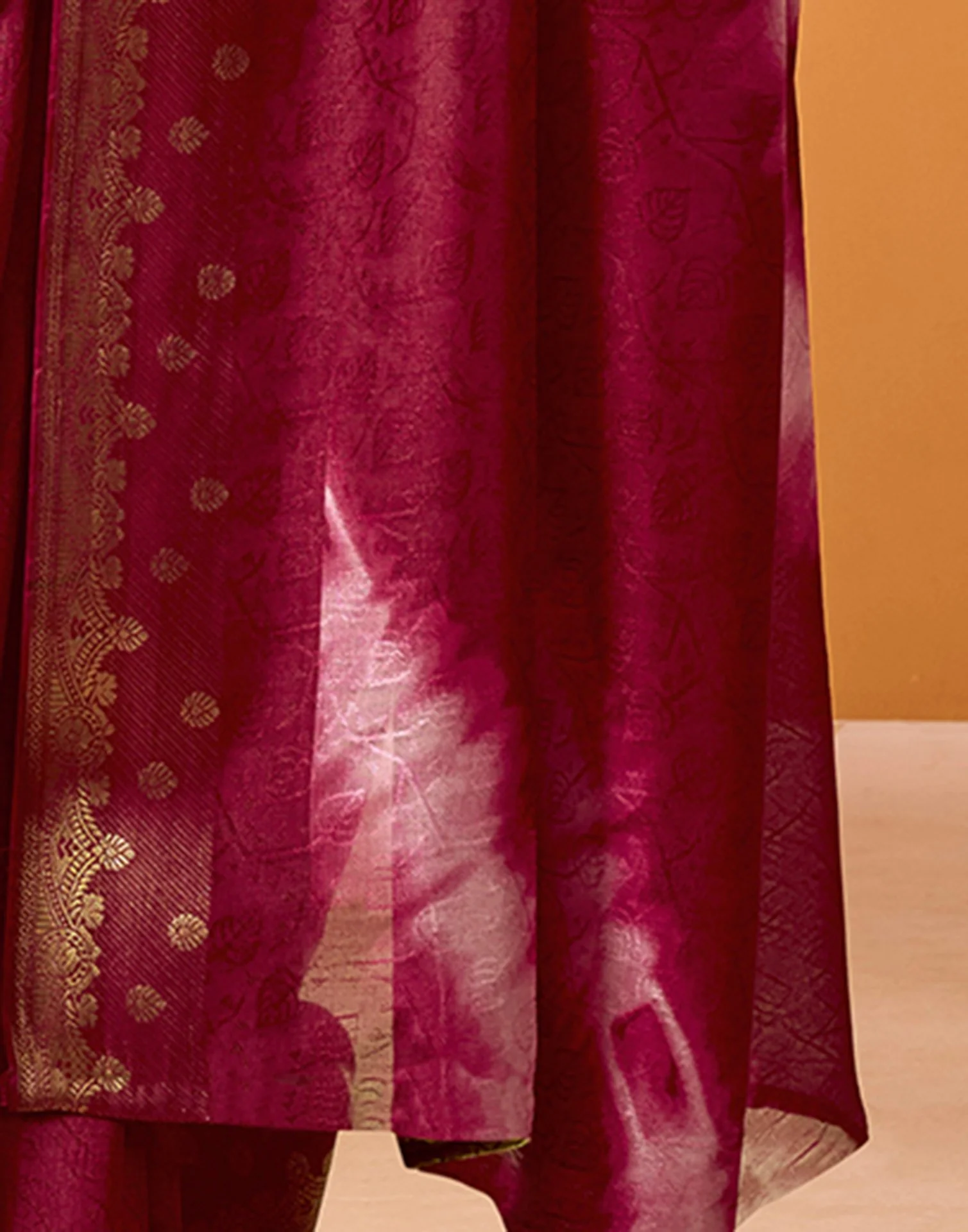 Maroon Silk Woven Printed Saree - Image 6