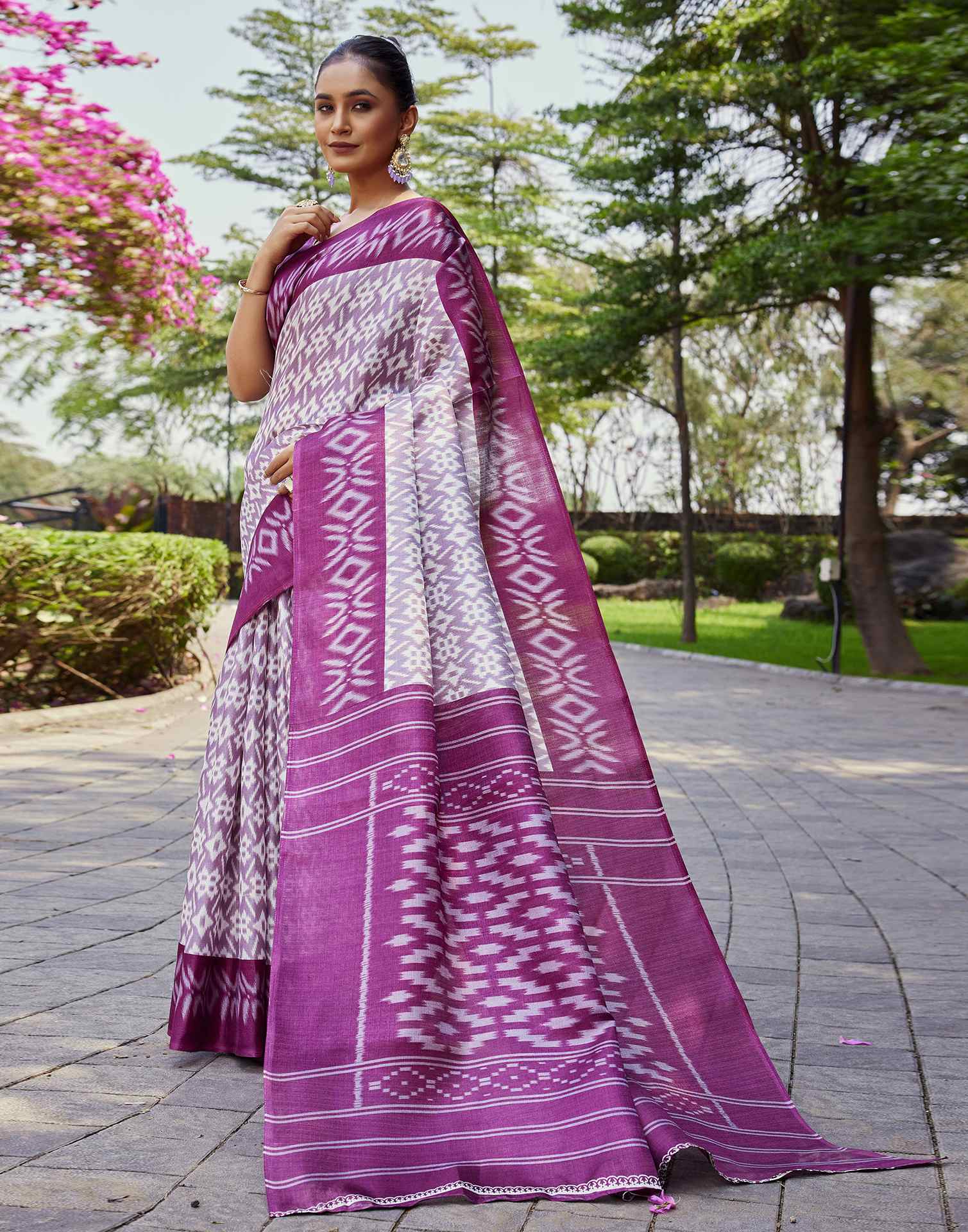 Mauve Cotton Blend Ikkat Printed Saree - Image 5