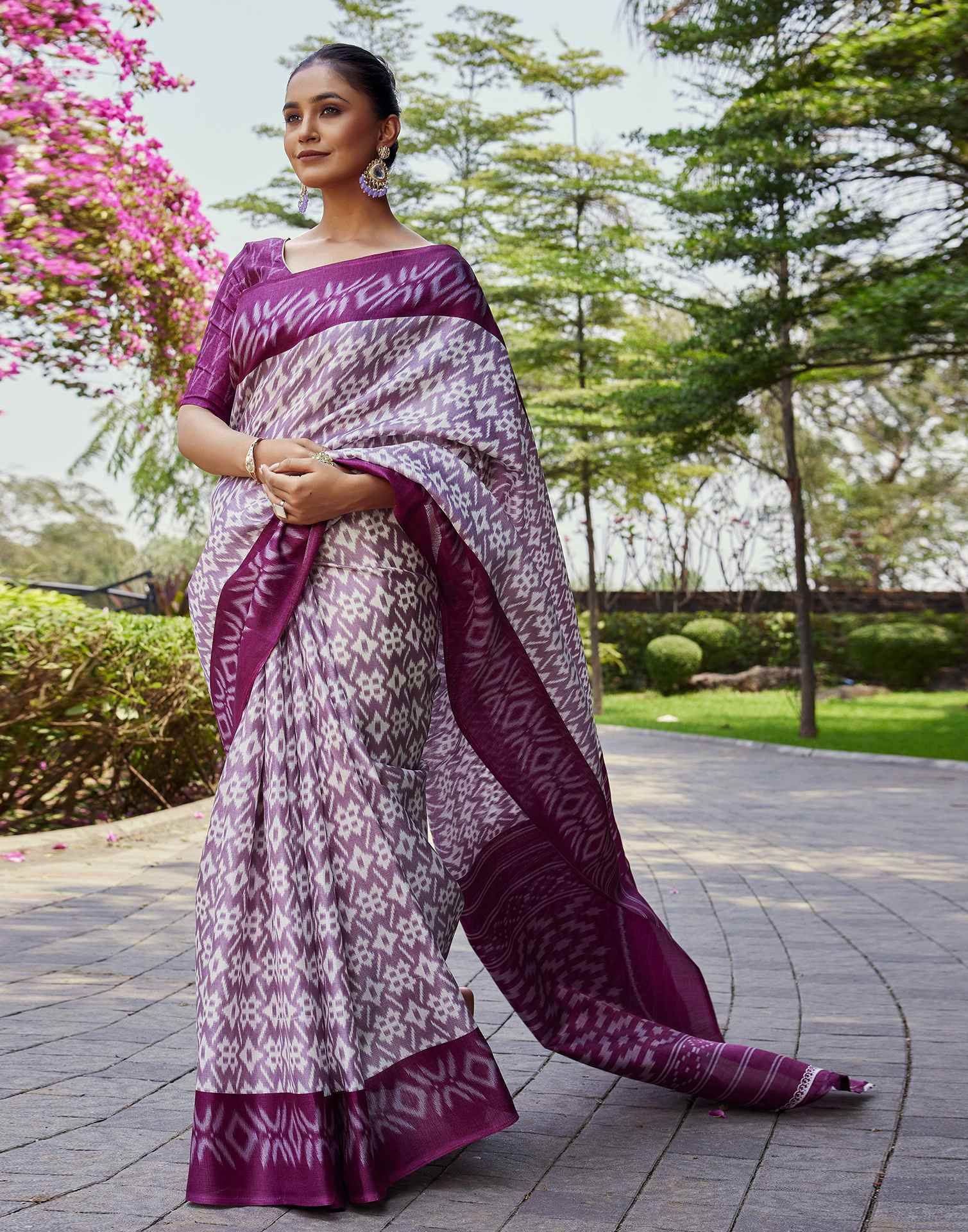 Mauve Cotton Blend Ikkat Printed Saree - Image 7