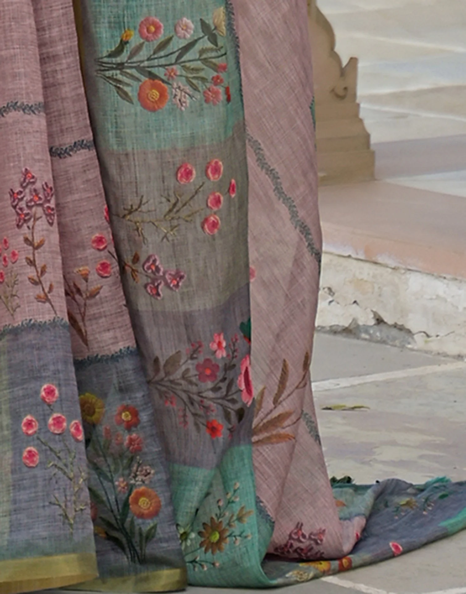 Mauve Linen Floral Printed Saree - Image 10
