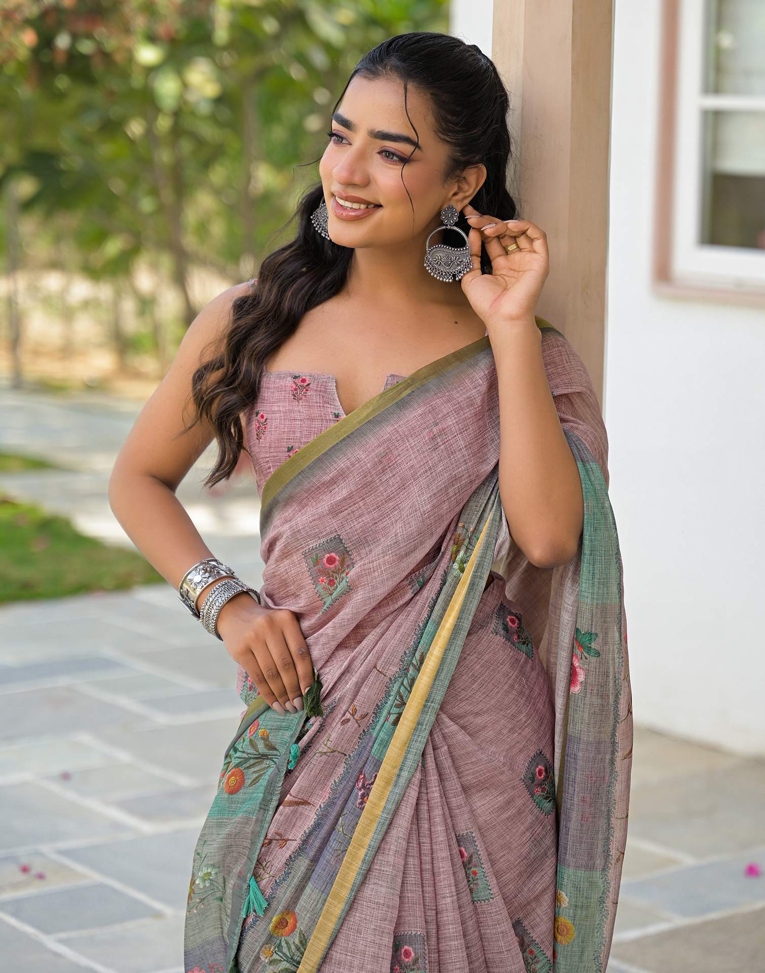 Mauve Linen Floral Printed Saree - Image 2